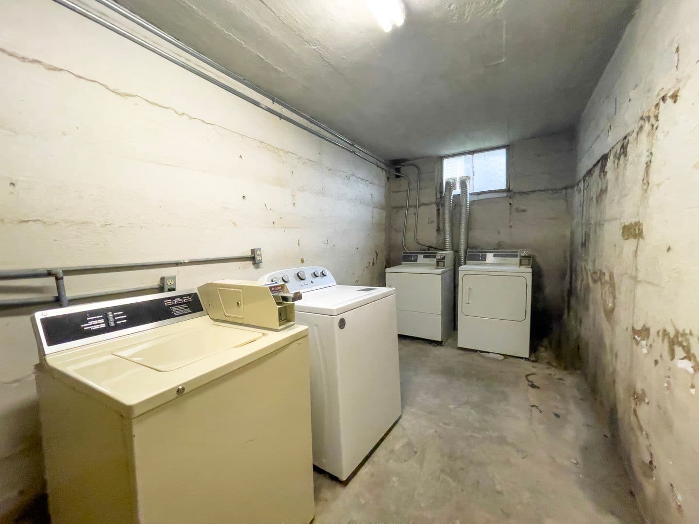 Muncie Apartment: 1924 W Jackson St