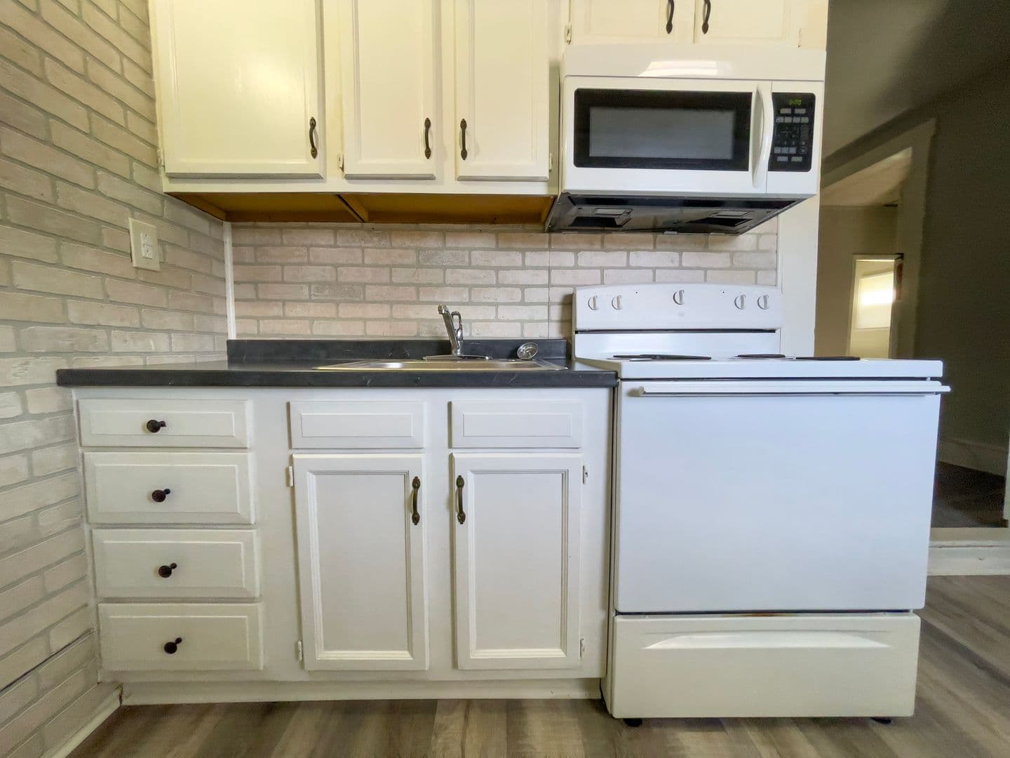 Muncie Apartment: 216 N McKinley Ave.