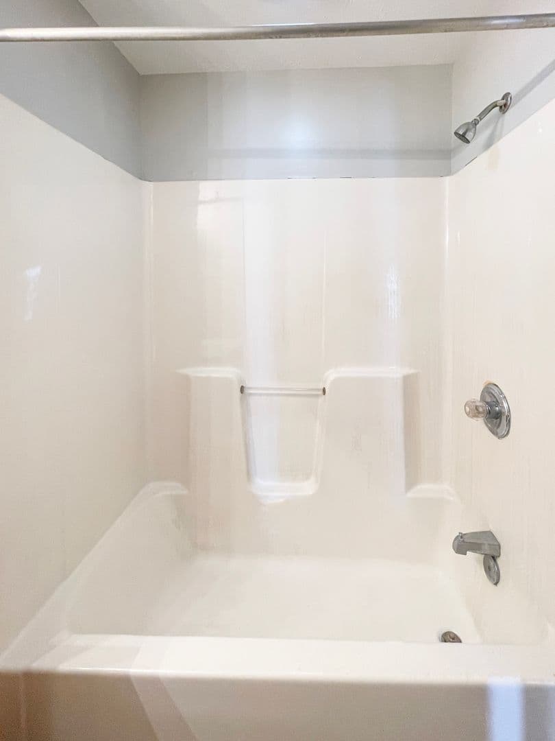 Muncie Apartment: 114 E 8th St