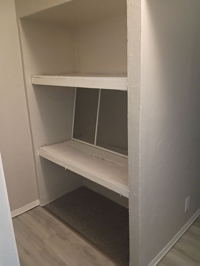 Muncie Apartment: 502 & 502 1/2 S Mound St