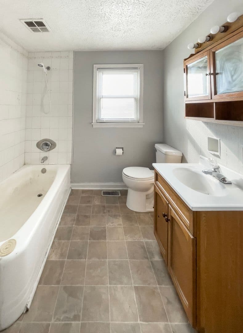 Parker City House: 10823 SR 32