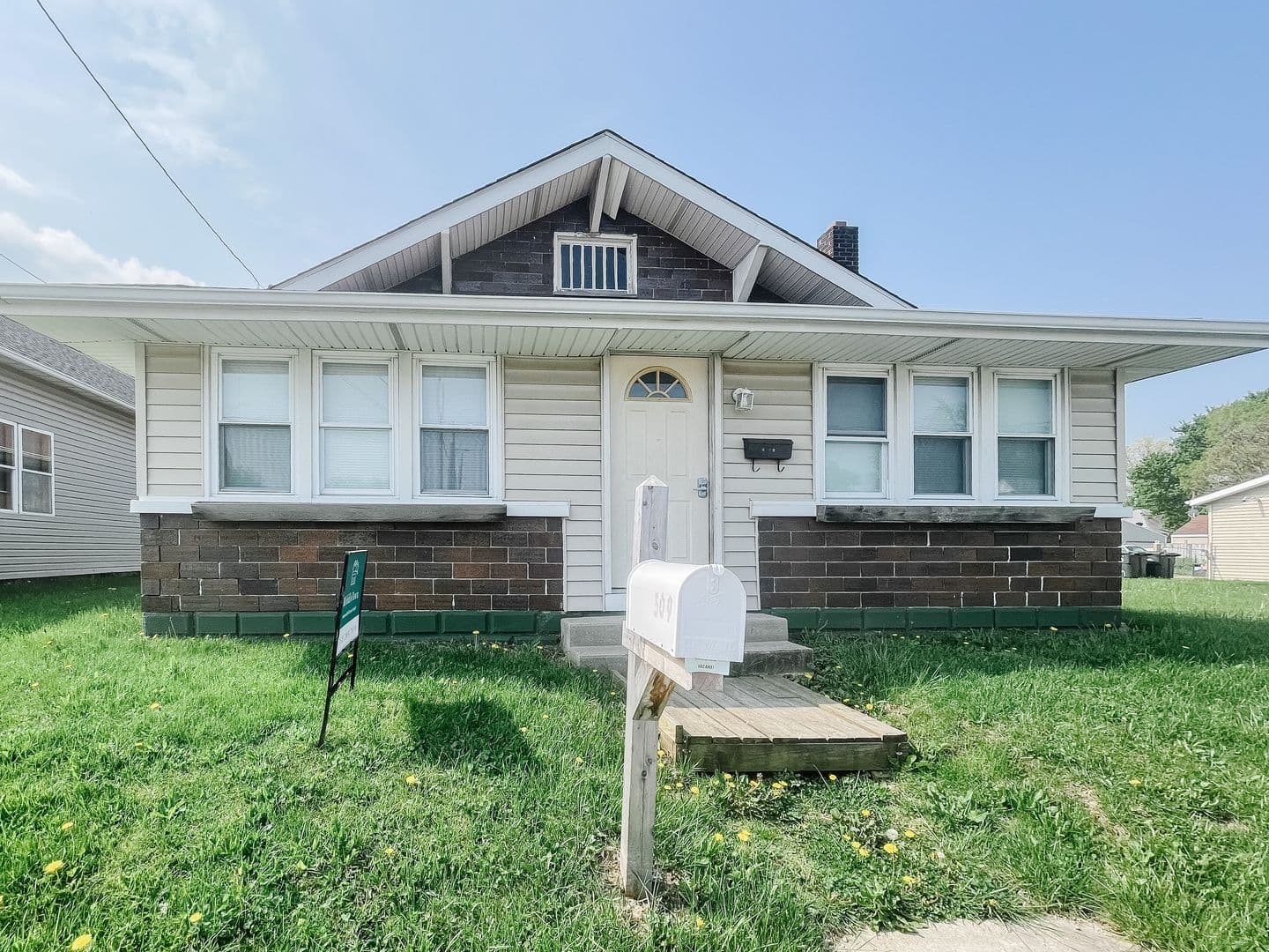Muncie House: 509 W 8th St