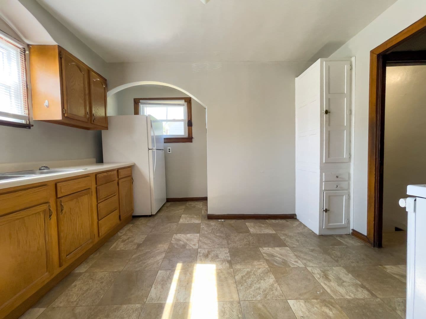 Muncie House: 101 N Dill St