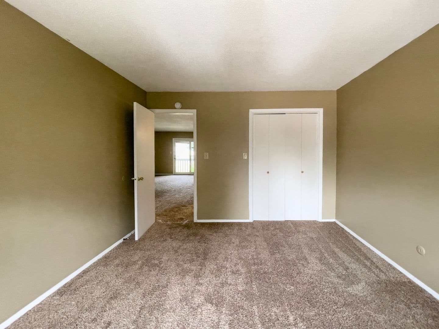 Muncie Apartment: 920 N. Linden St. Apt 7