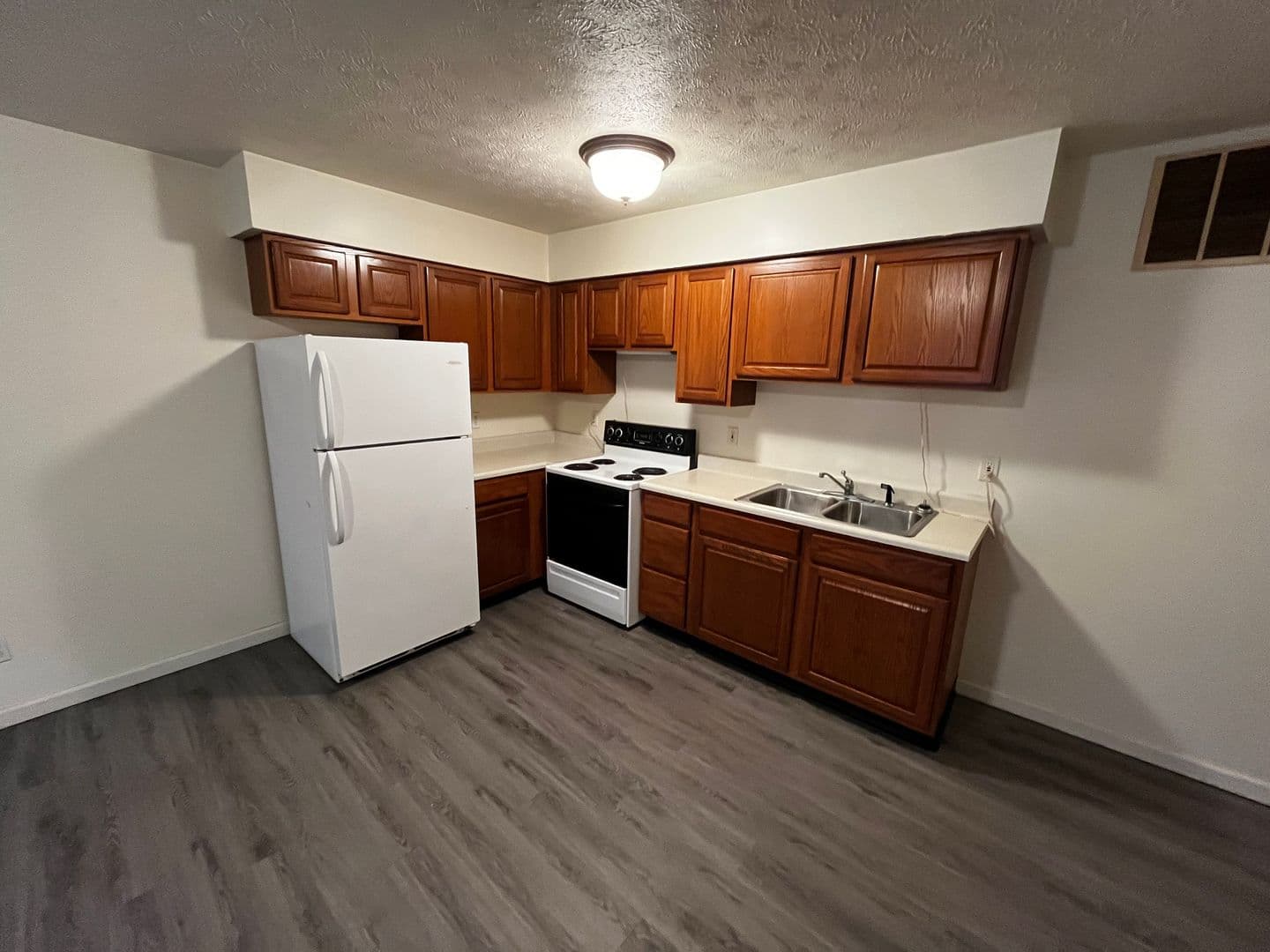 Muncie Apartment: 9021 W Jackson St