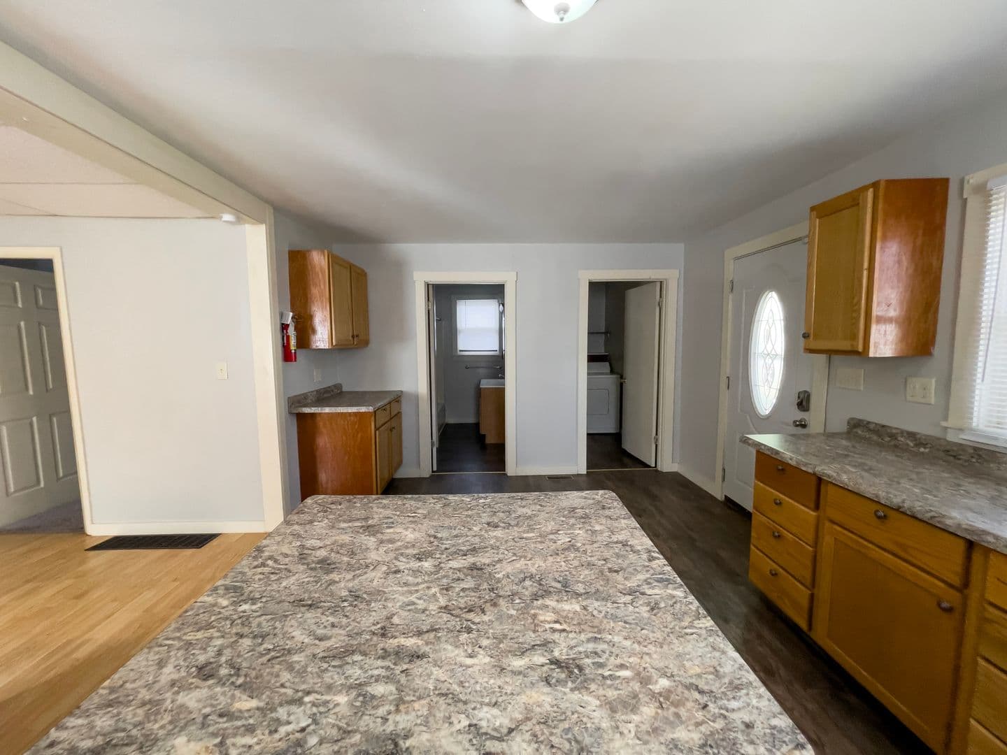 Muncie Apartment: 204 N Dill St