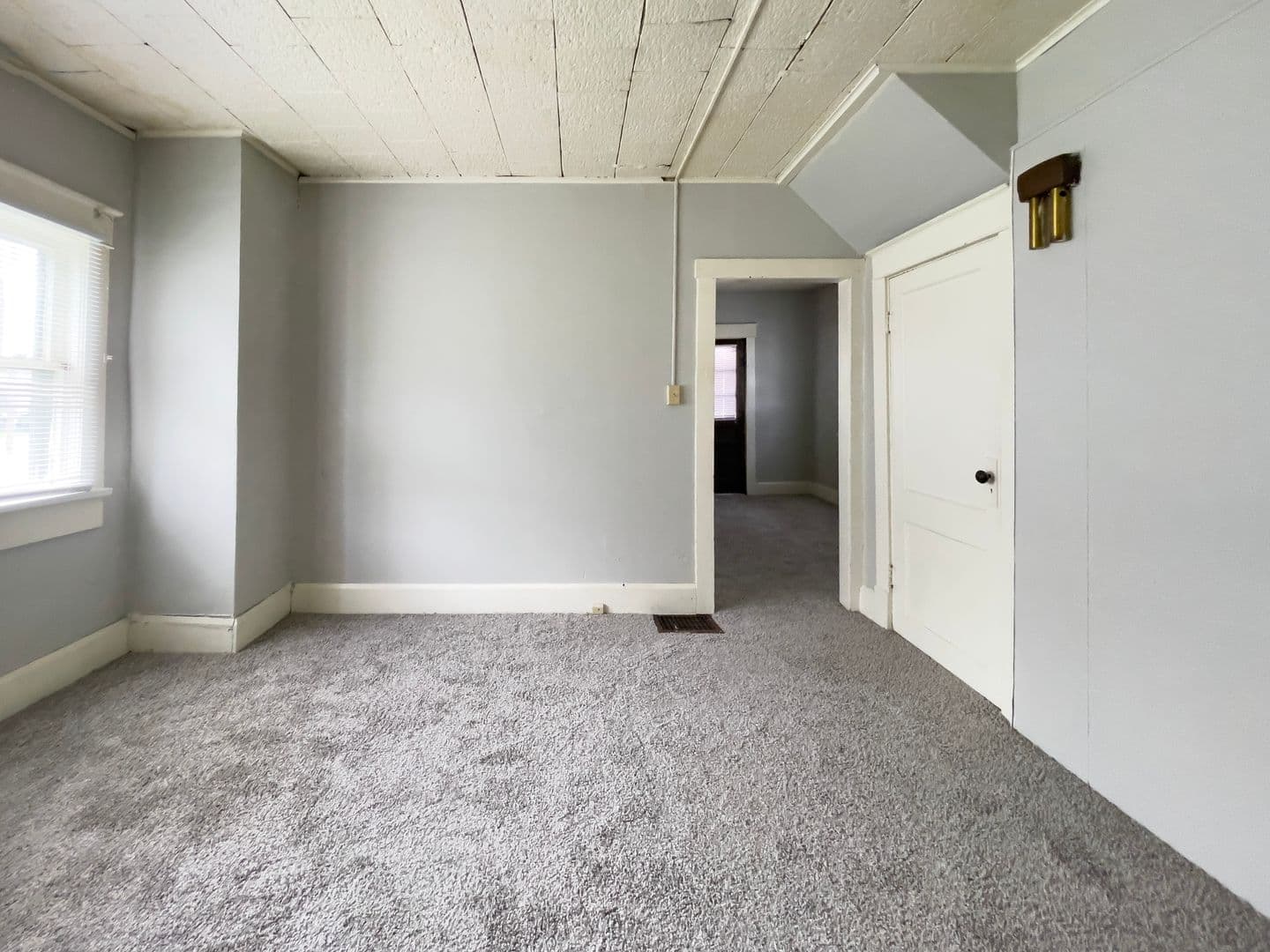 Muncie Apartment: 218 S Martin Ave