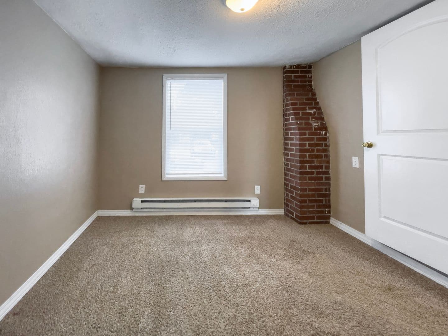 Muncie House: 1512 N Woodridge Ave