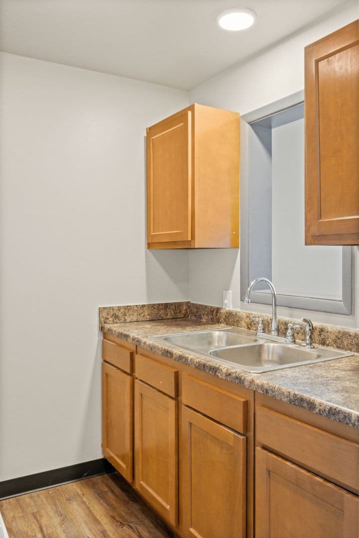 Muncie Apartment: 2000 N Oakwood Ave.