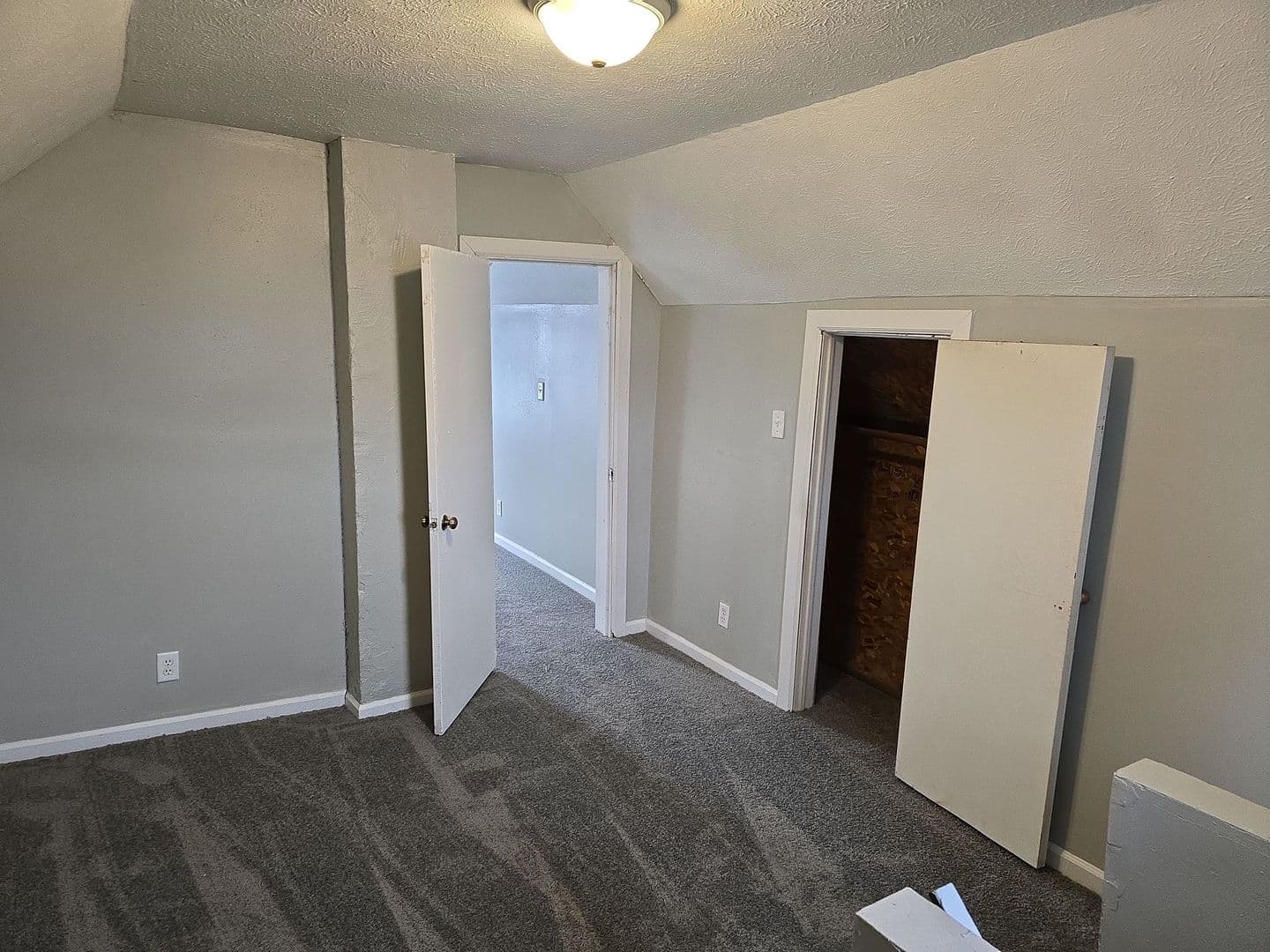 Muncie House: 318 E 9th St