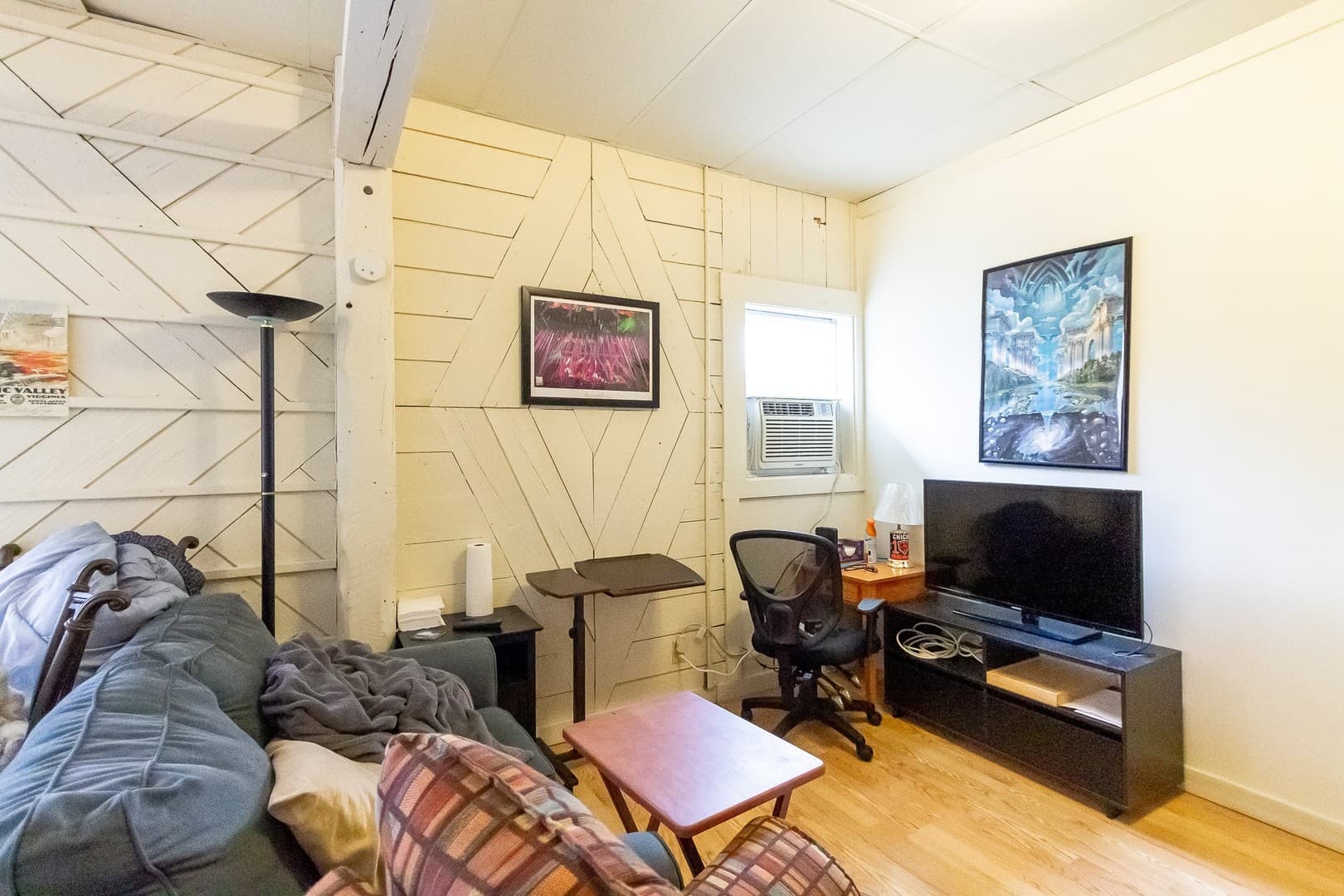 Muncie Apartment: 402 N Calvert St.