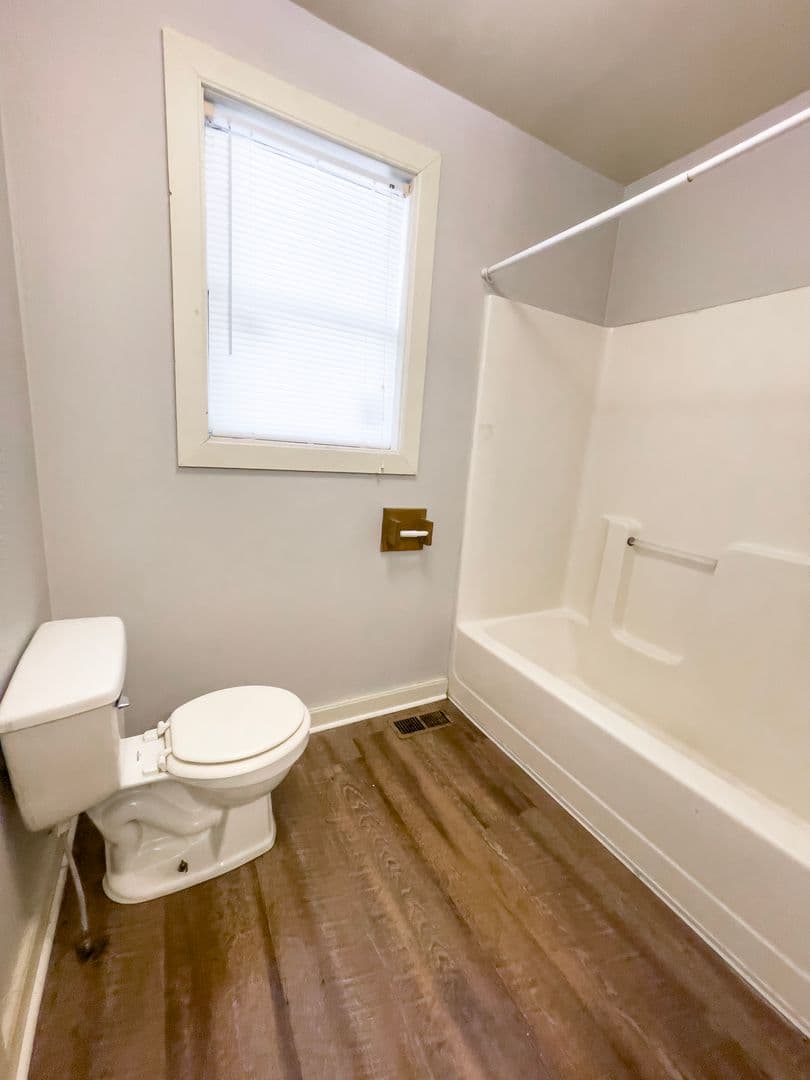 Muncie Apartment: 815 W University Ave