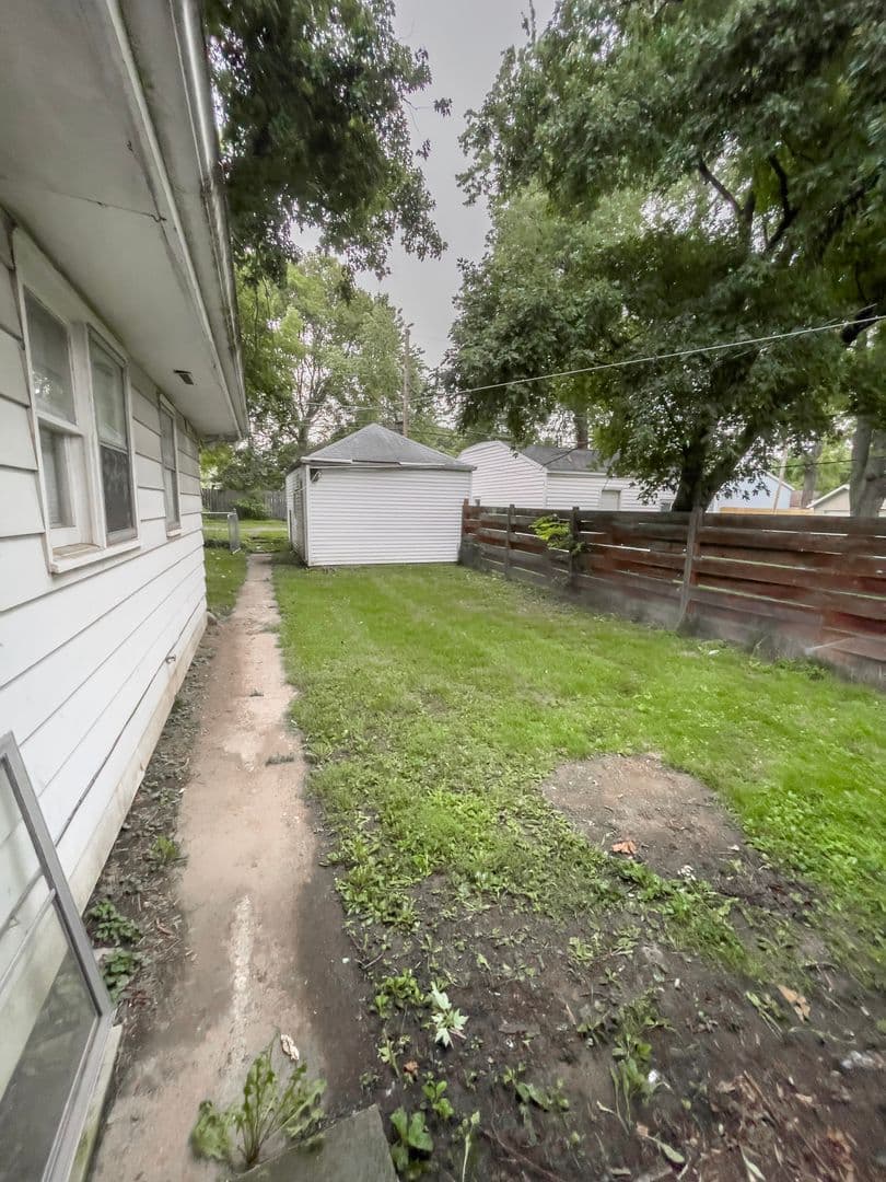 Muncie Apartment: 2602 W Ethel Ave.