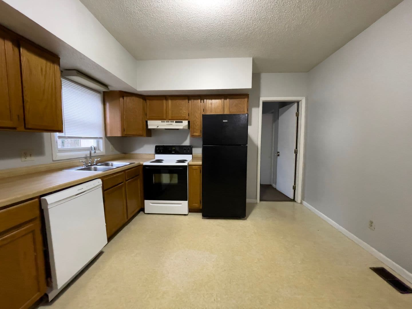 Muncie Apartment: 1409 W Jackson St