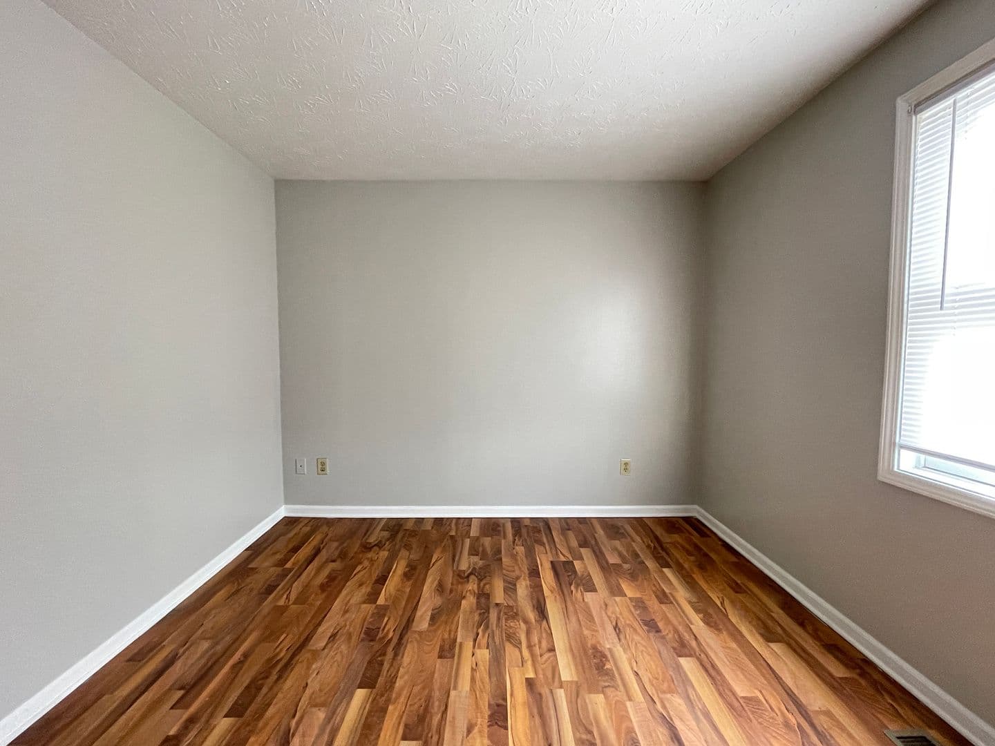 Muncie Apartment: 114 E 8th St