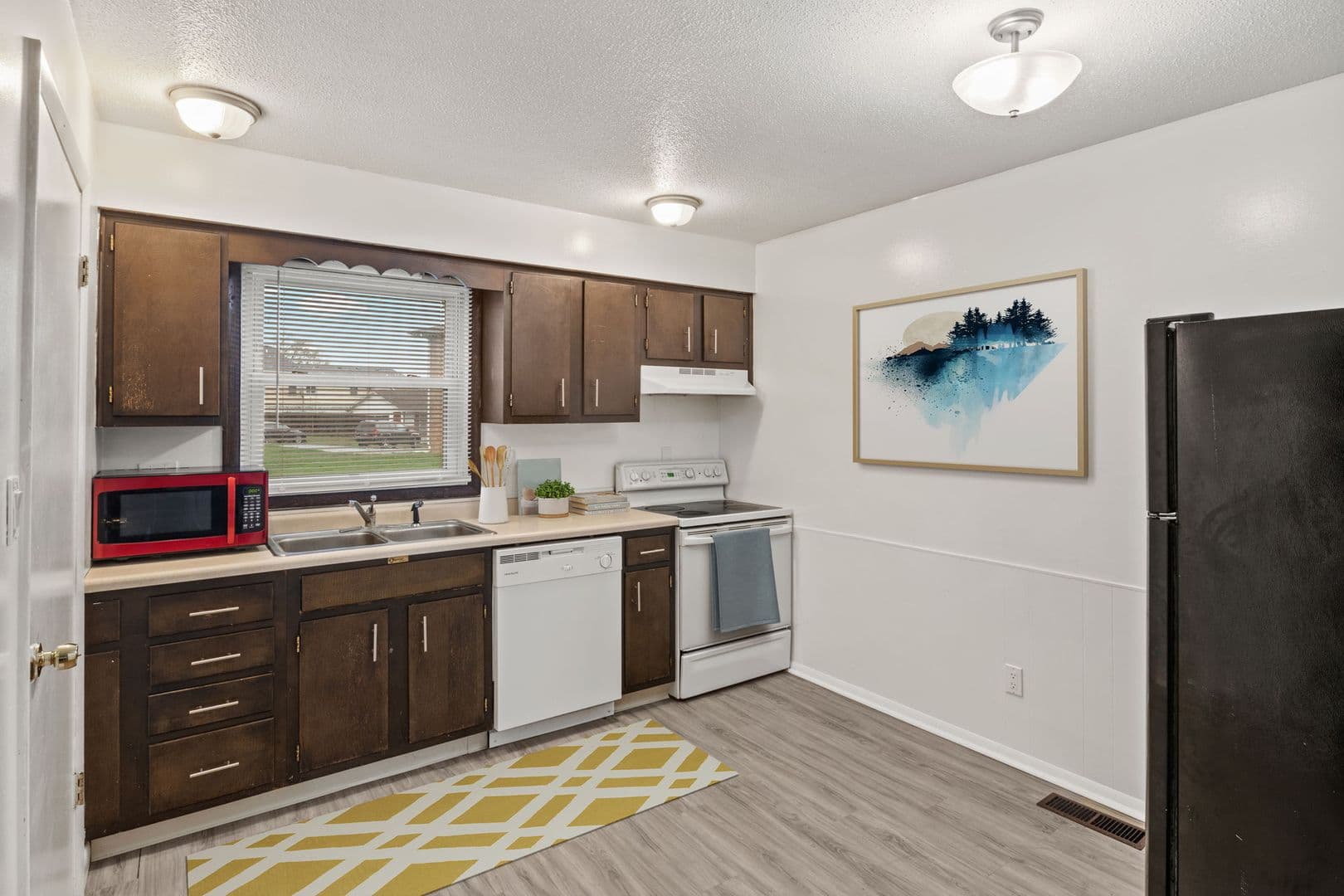 Yorktown Apartment: 2301 S Marsh Ave