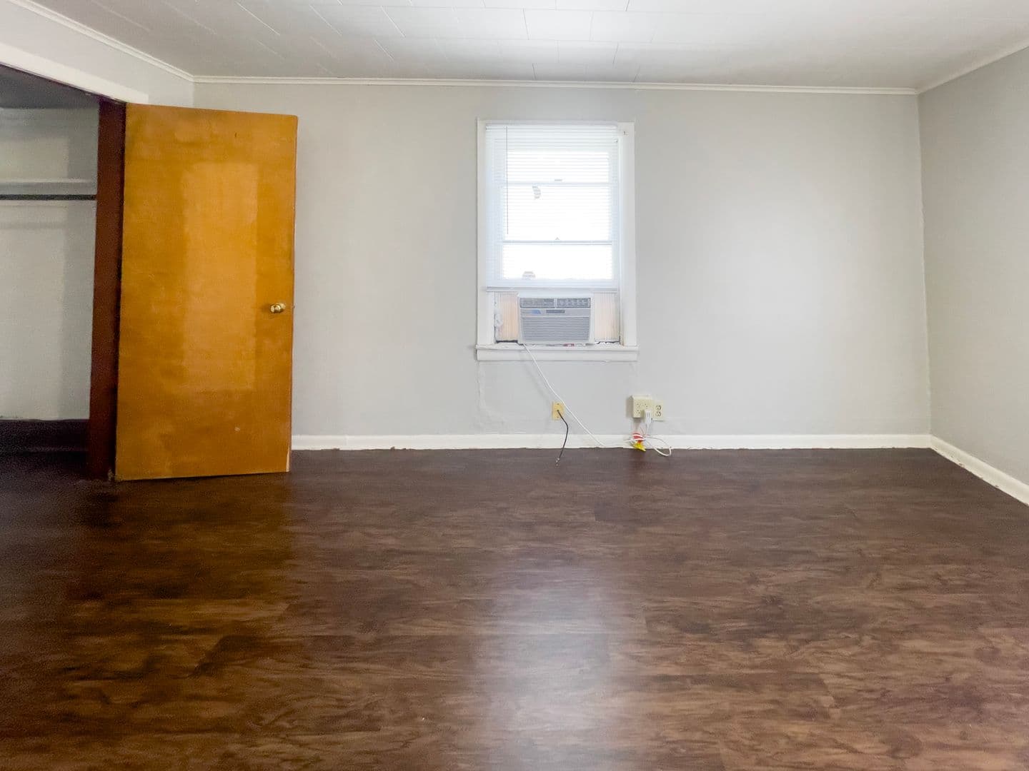 Muncie Apartment: 824 W University Ave.