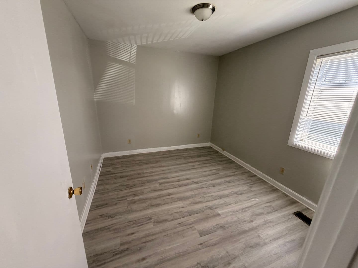 Muncie House: 2020 N Glenwood Ave.