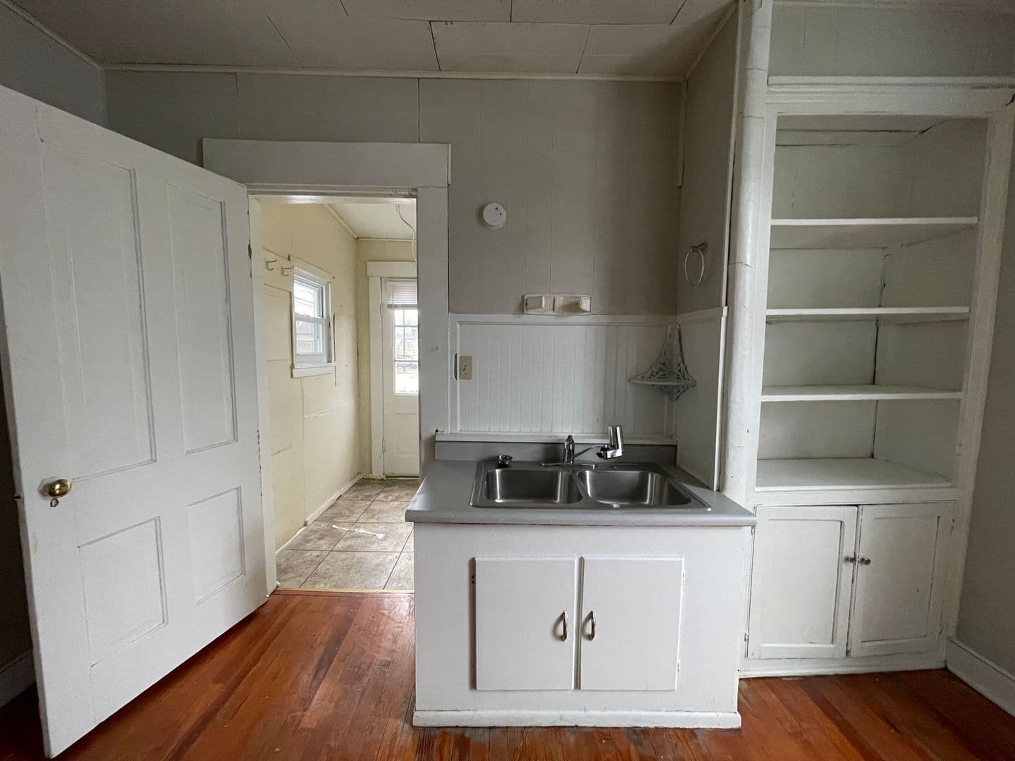Muncie House: 1602 W Main St