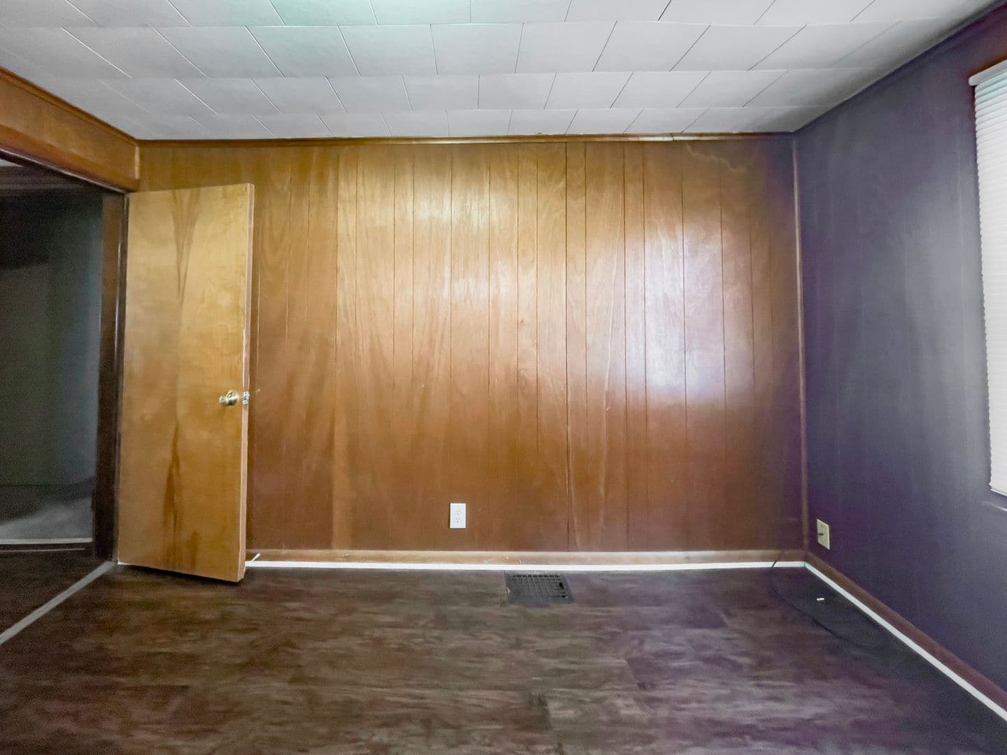 Muncie Apartment: 824 W University Ave.