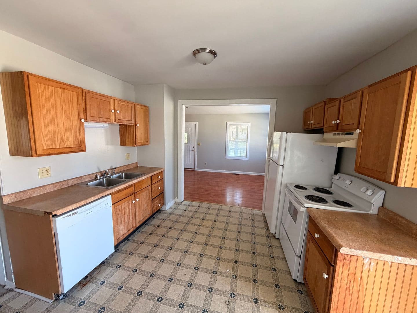 Muncie House: 2020 N Glenwood Ave.