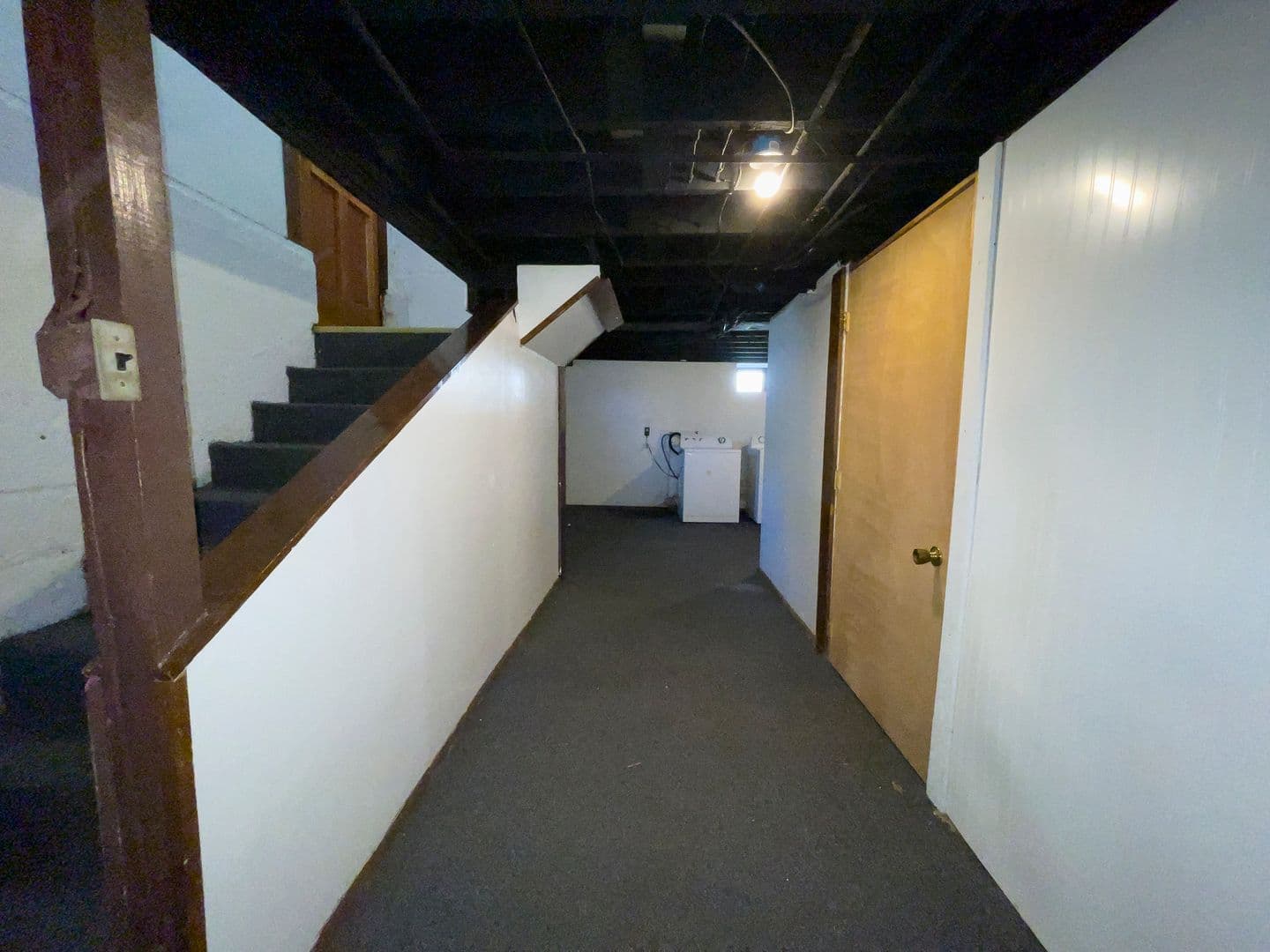 Muncie House: 101 N Dill St