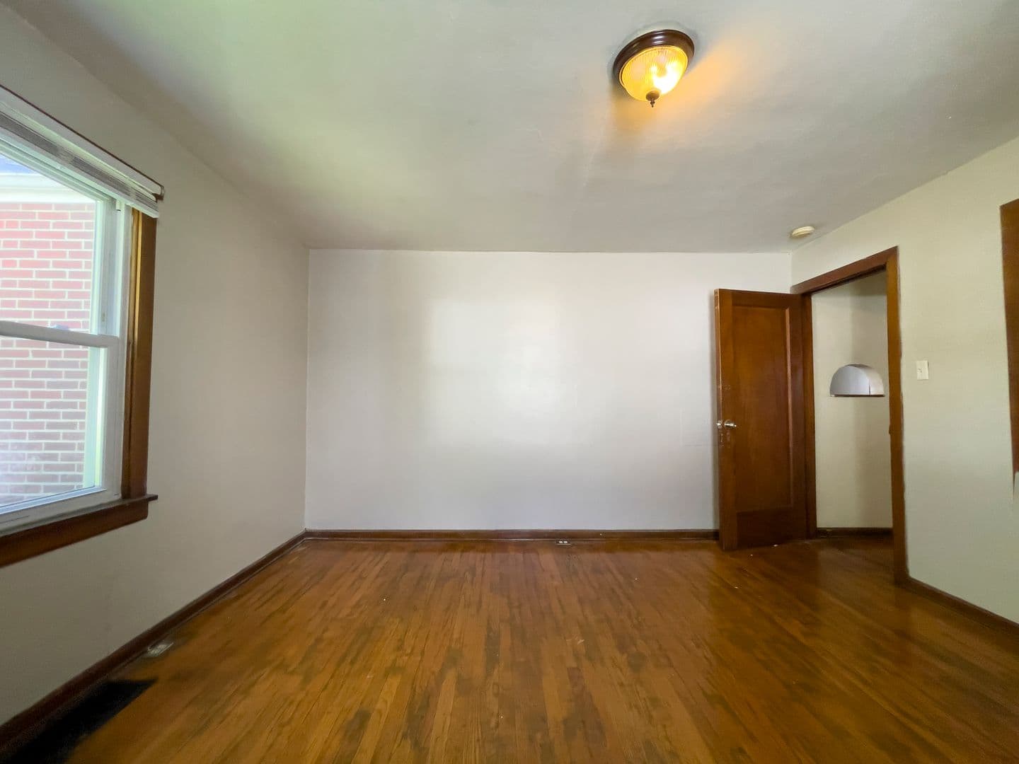 Muncie House: 101 N Dill St