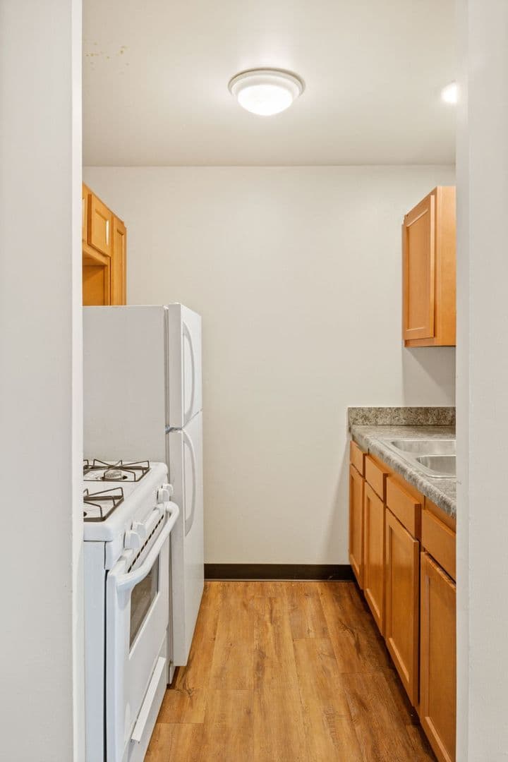 Muncie Apartment: 2000 N Oakwood Ave.