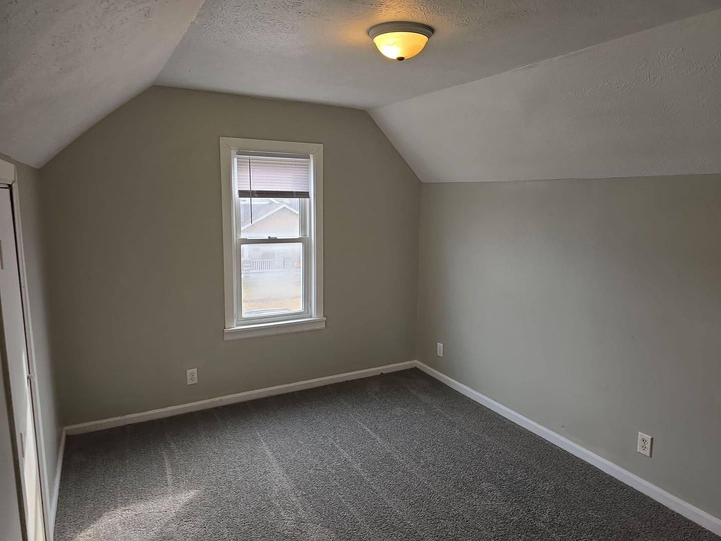 Muncie House: 318 E 9th St