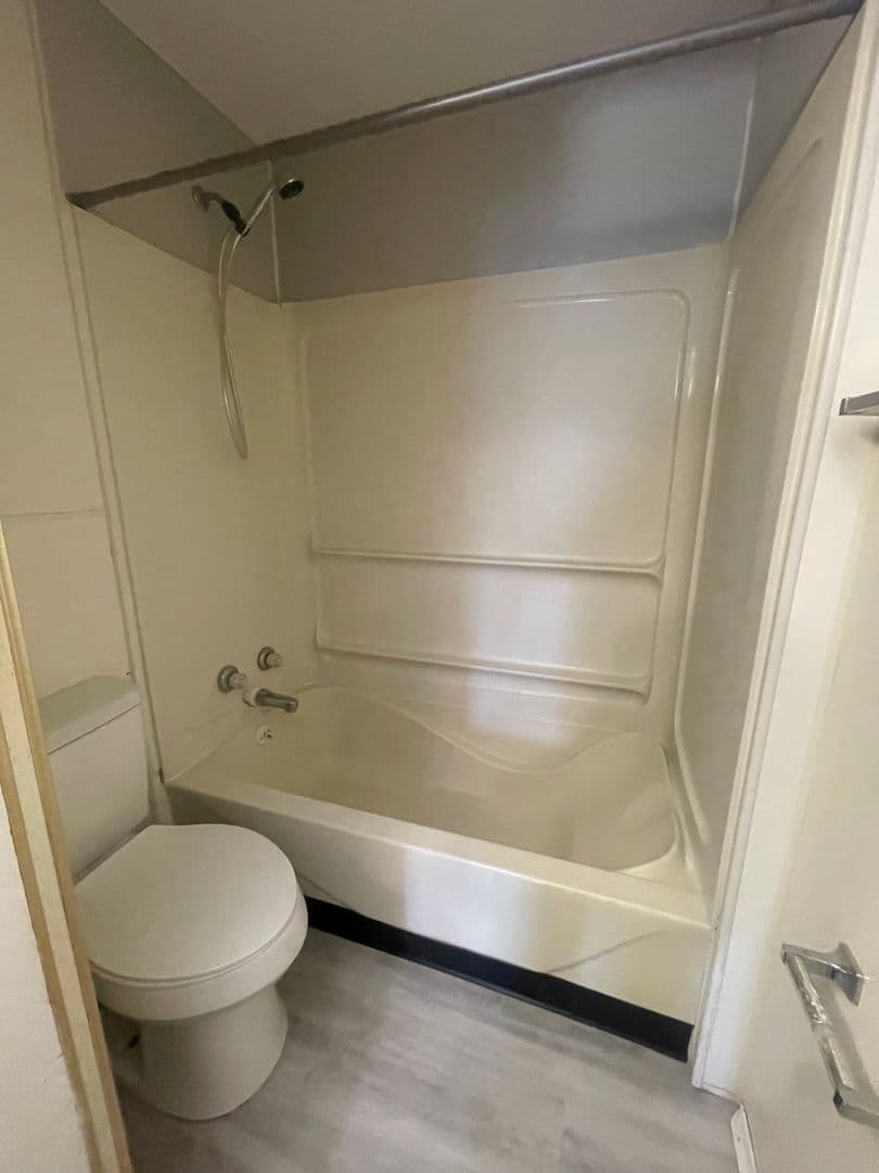 Muncie Apartment: 1517 W. Main St. Apt. 4