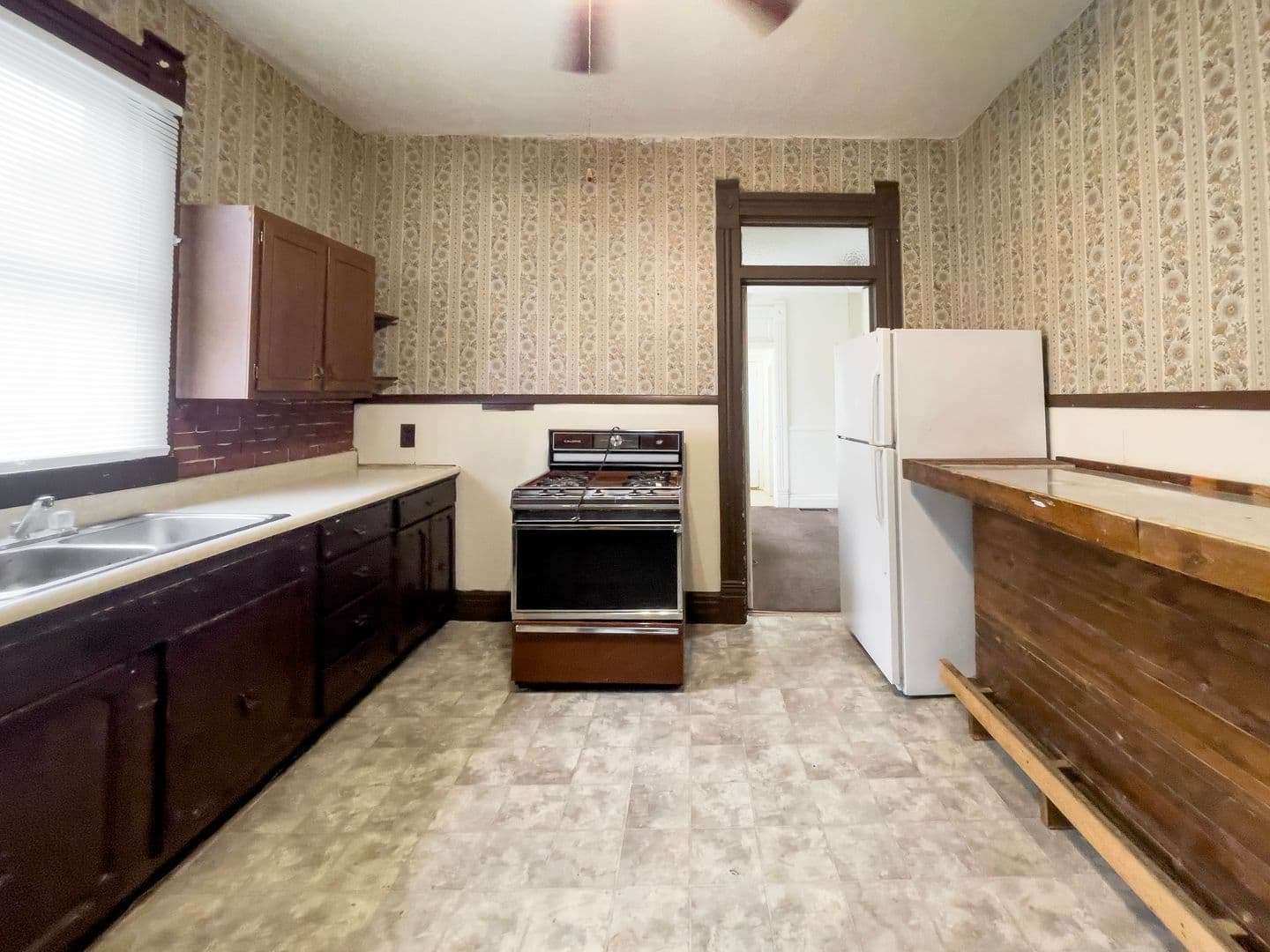 Muncie Apartment: 826 W Ashland Ave