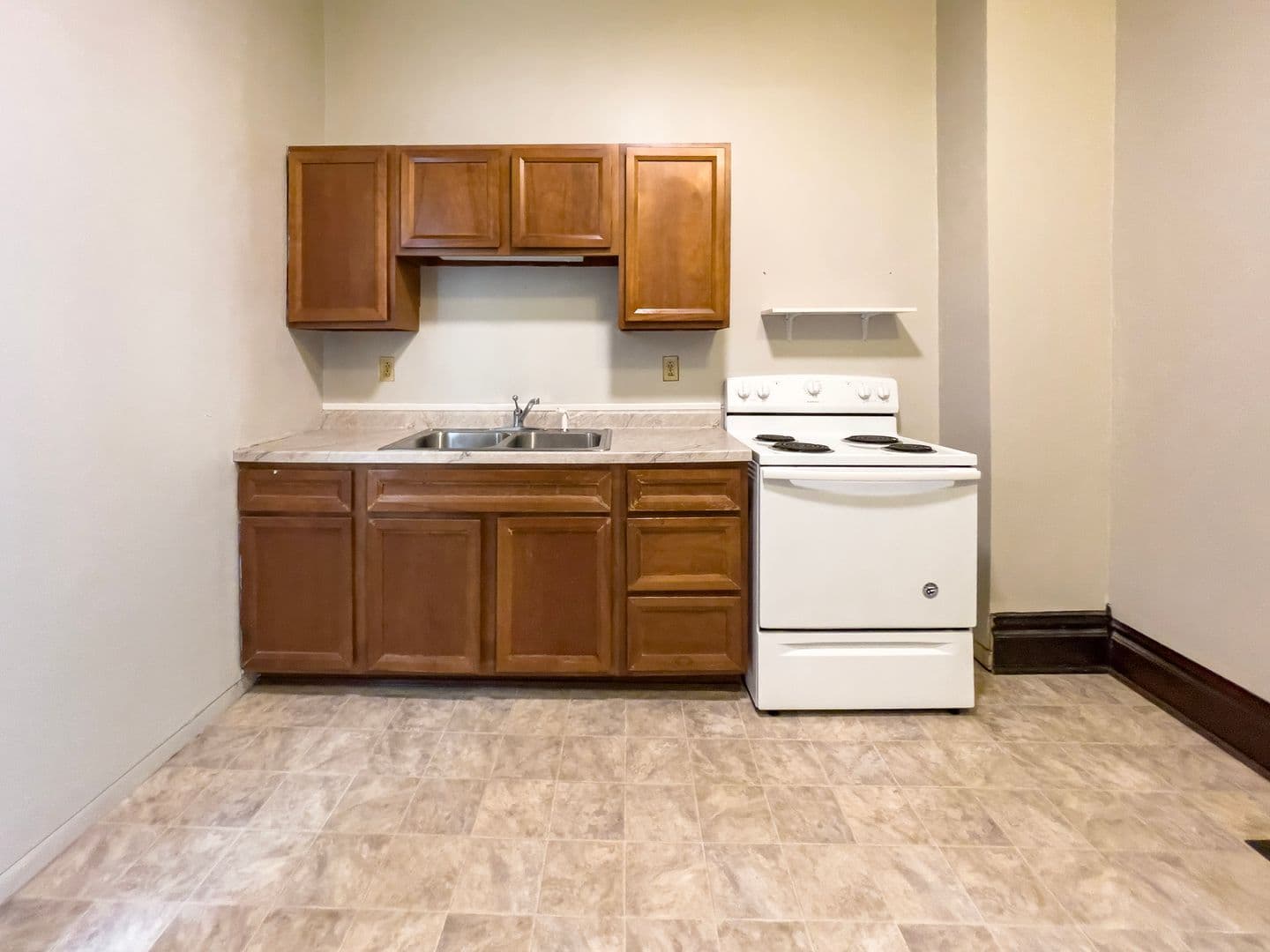 Muncie Apartment: 1607 W Jackson St