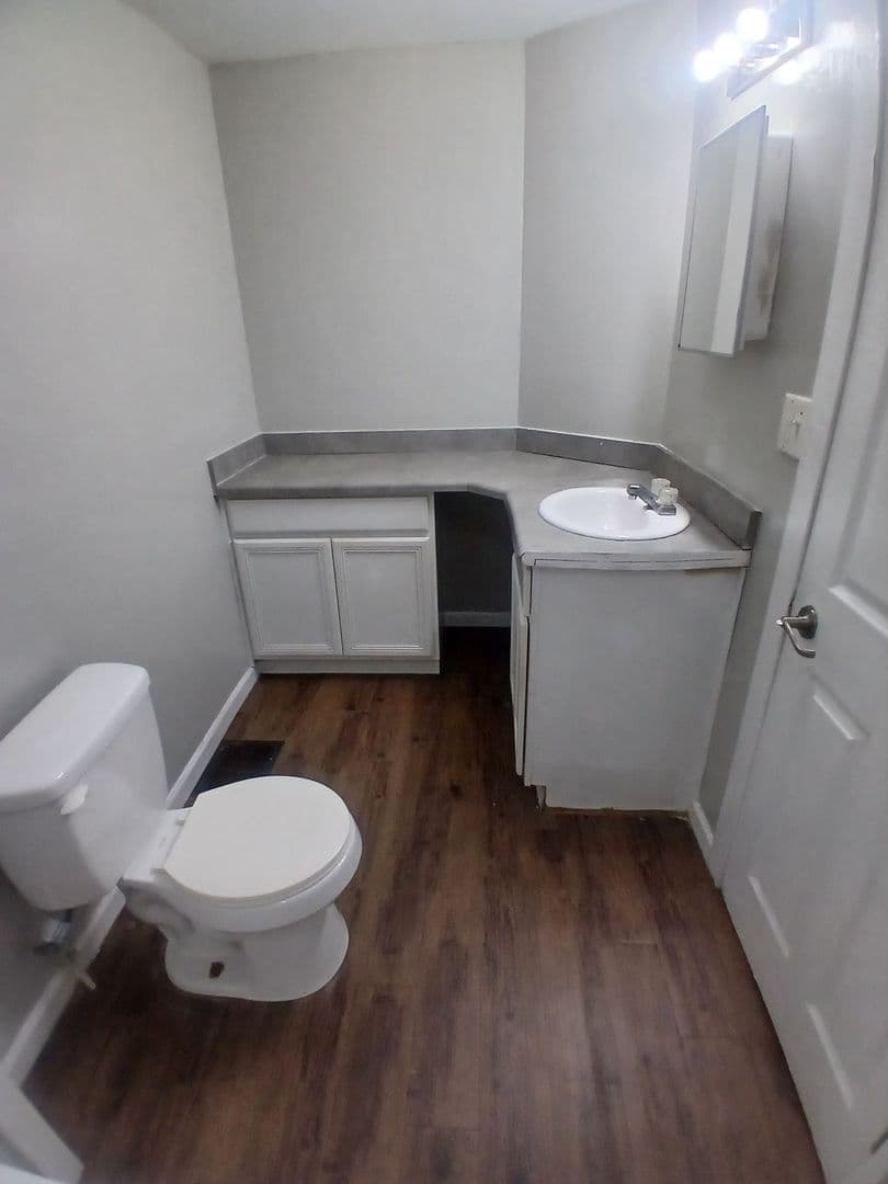 Muncie Apartment: 2004 W Jackson St.