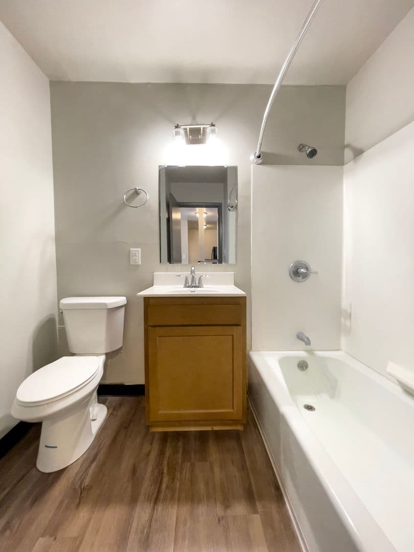 Muncie Apartment: 808 W Riverside Ave