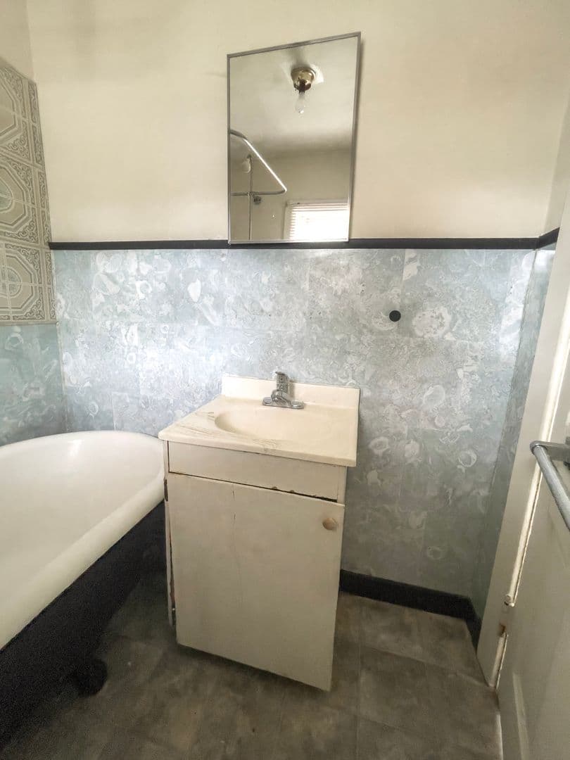 Muncie Apartment: 826 W Ashland Ave