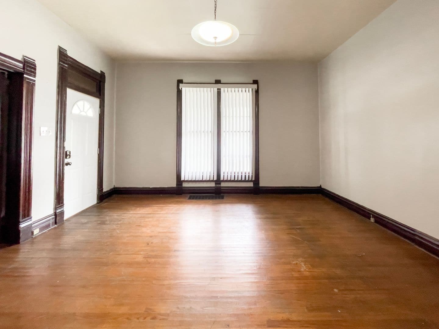 Muncie Apartment: 1607 W Jackson St