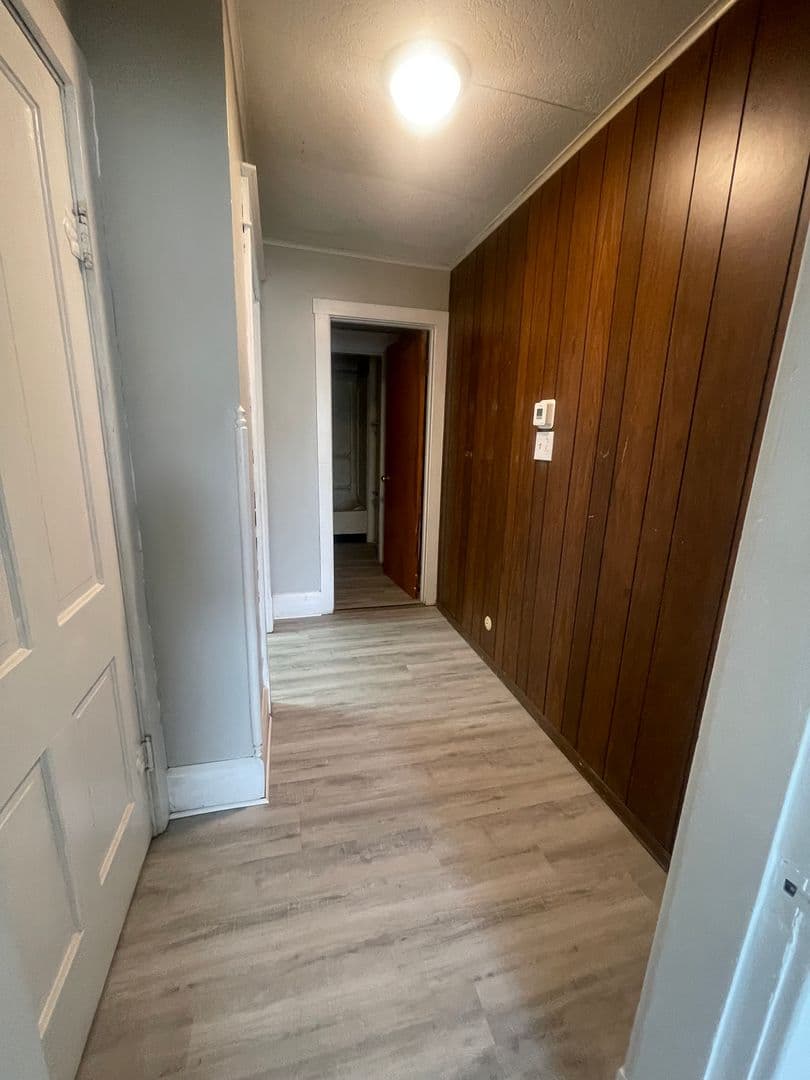 Muncie Apartment: 1517 W. Main St. Apt. 4
