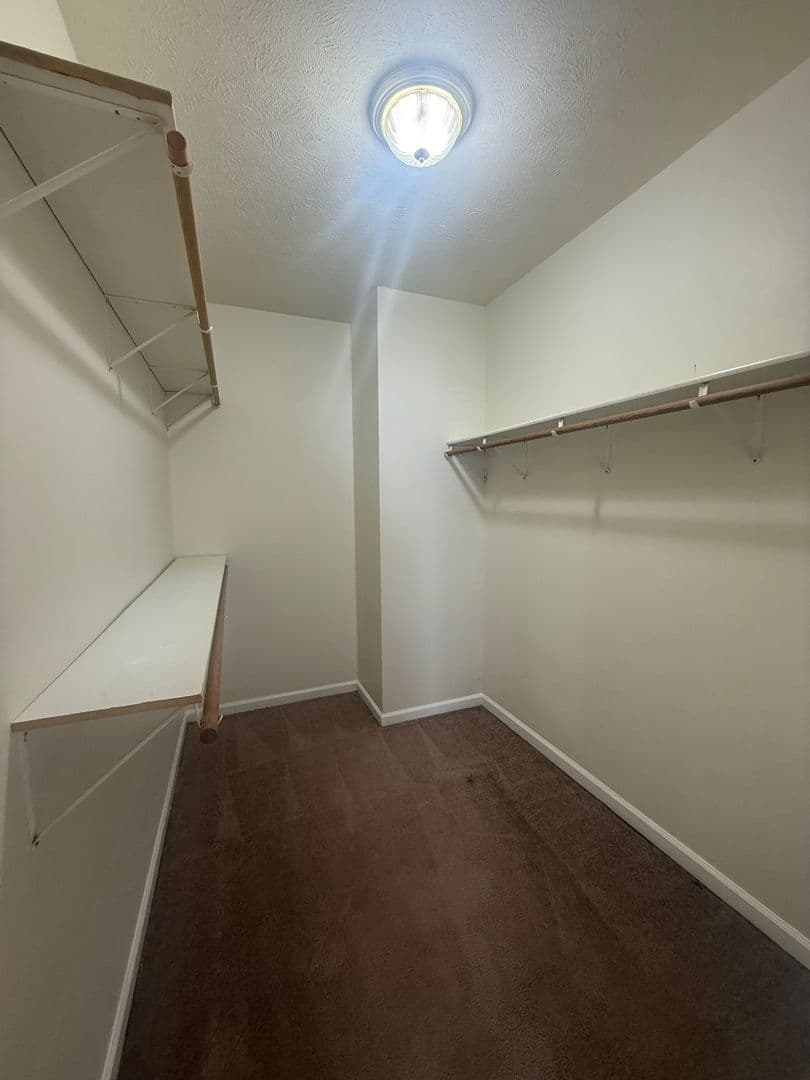 Muncie Apartment: 1914 N Old Mill Rd
