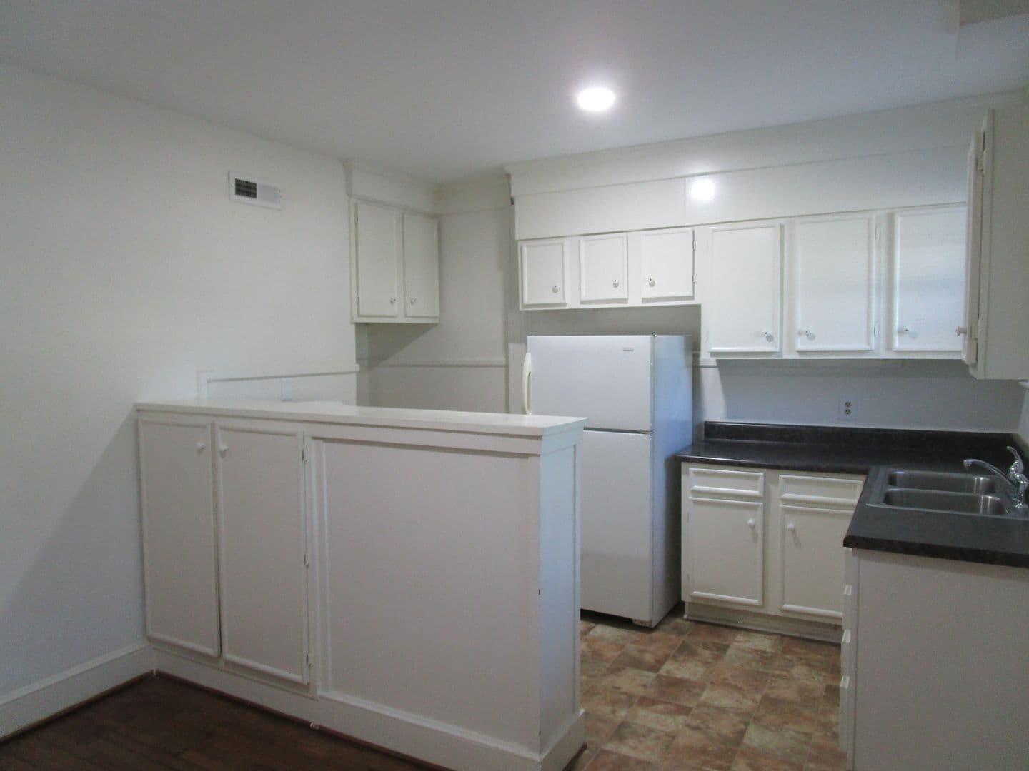 Sumter Apartment: 20 Warren Court