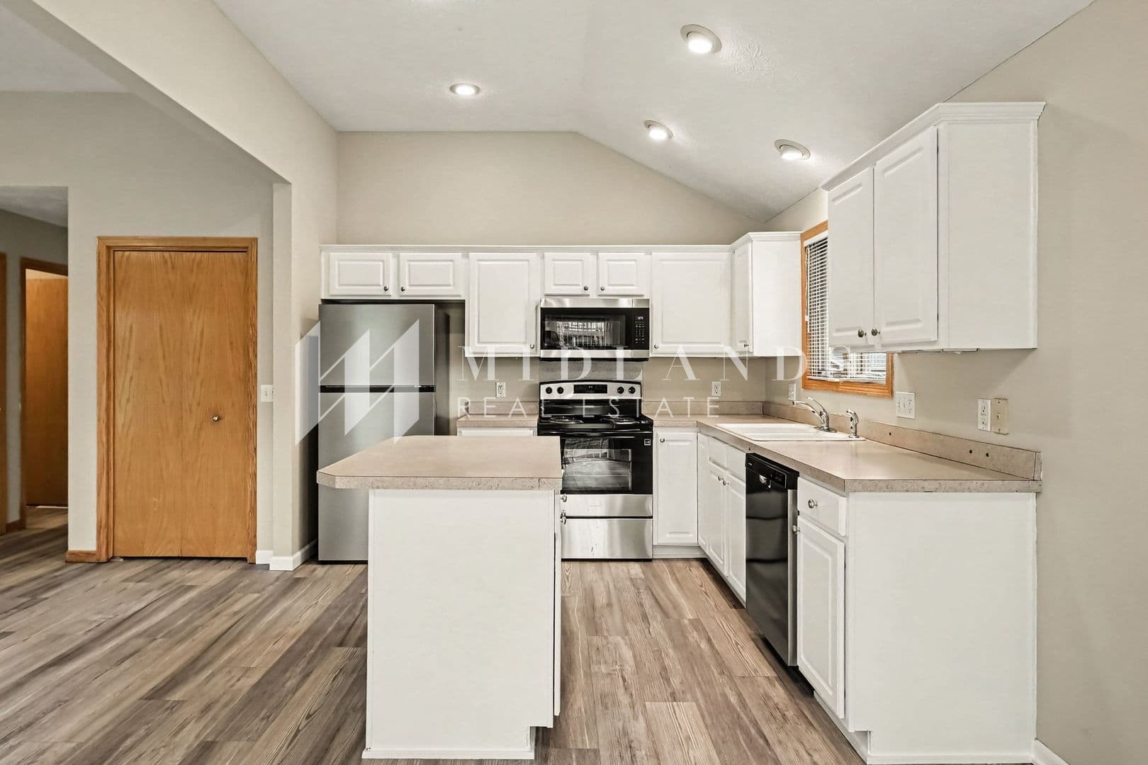 Omaha House: 15613 Timberlane Dr.