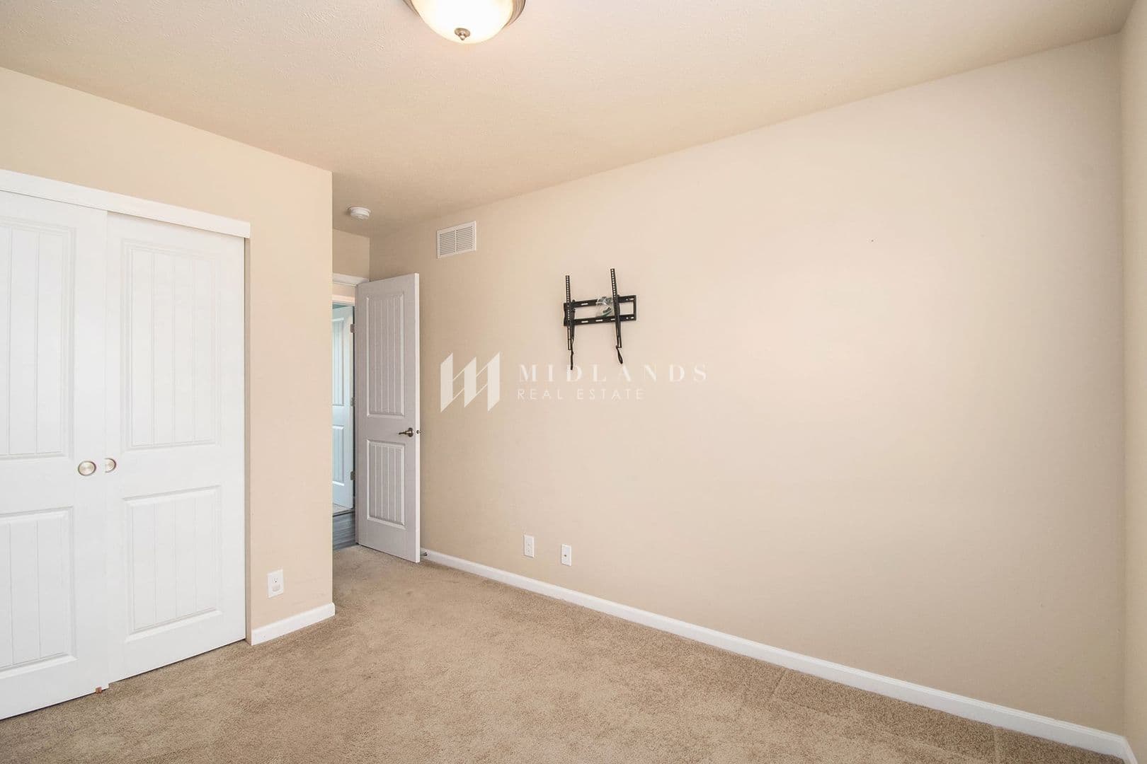 Bennington House: 14503 Craig St