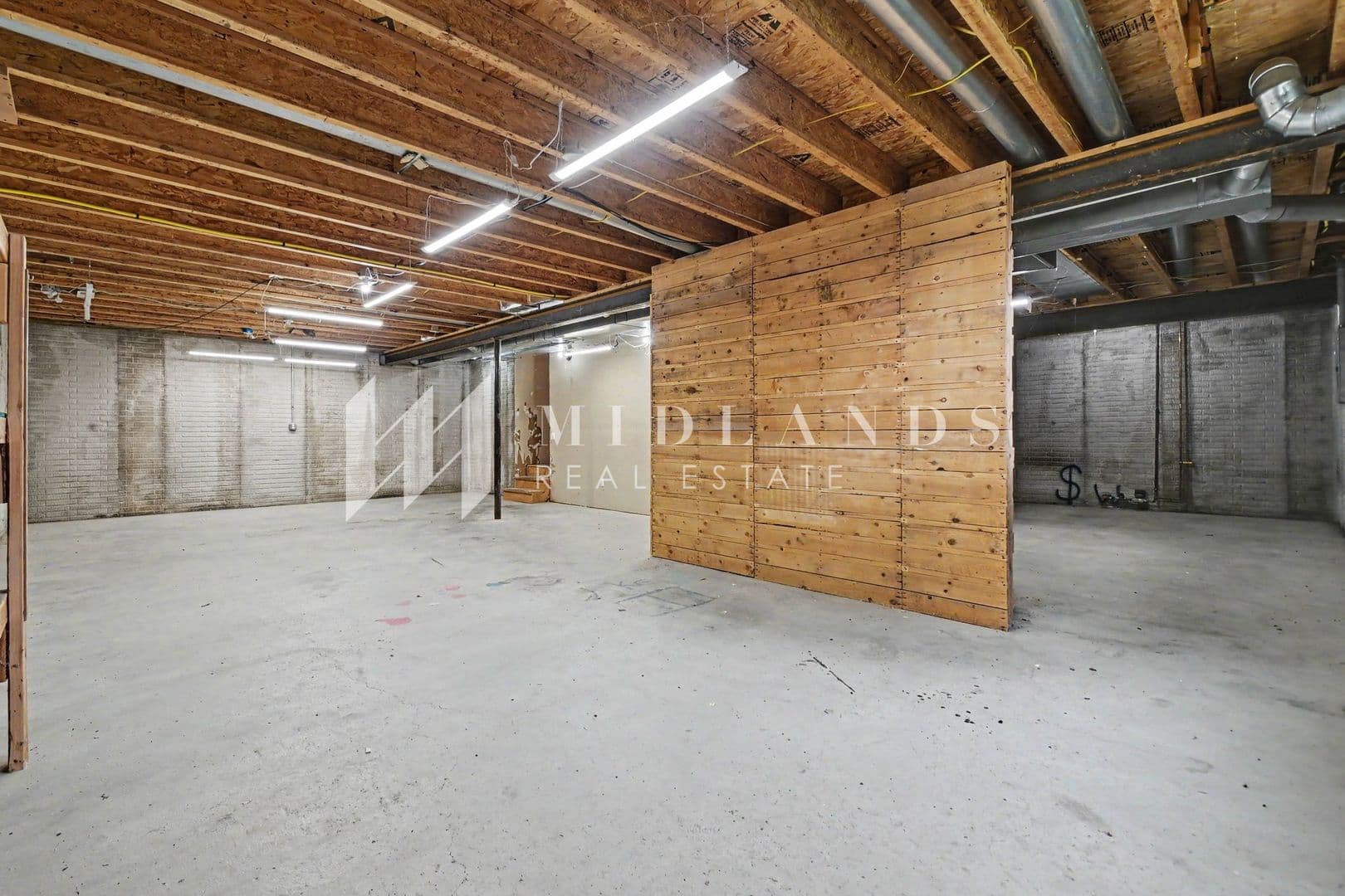 Omaha House: 15613 Timberlane Dr.