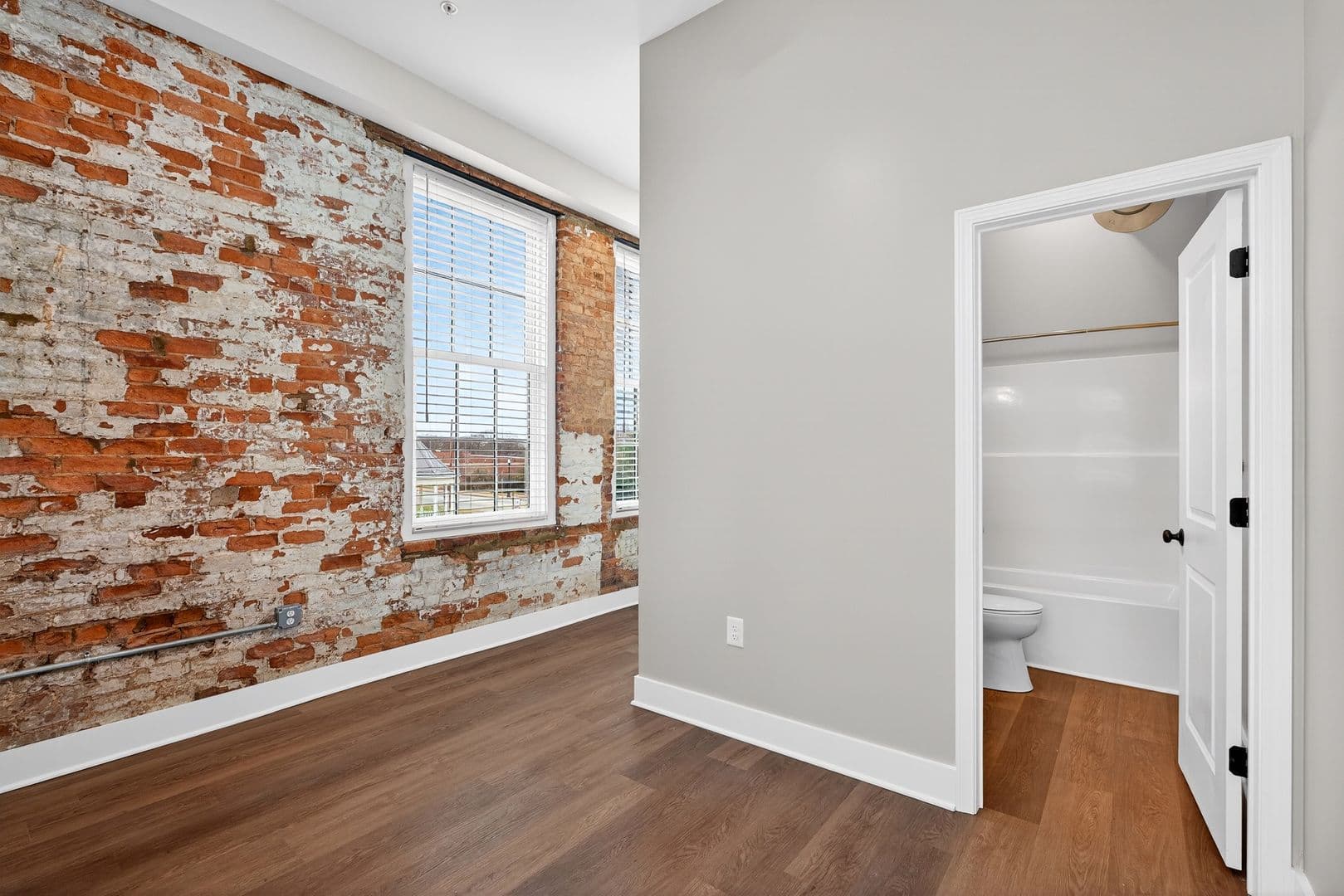 Cowpens Apartment: 5365 N Main Street