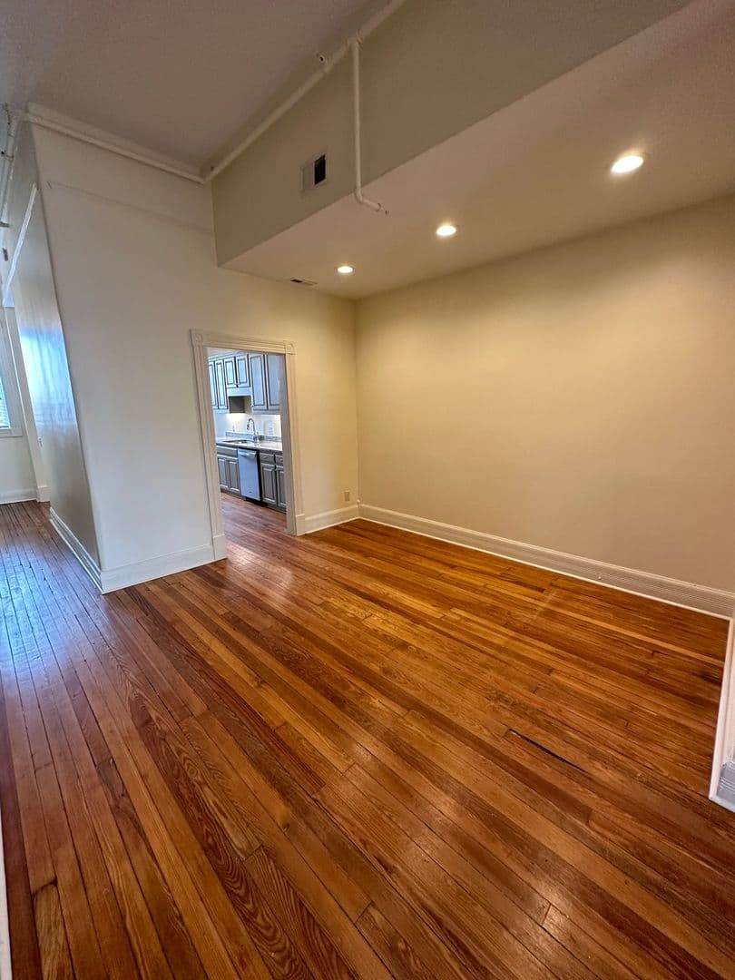 Spartanburg House: 160A E. Main Street