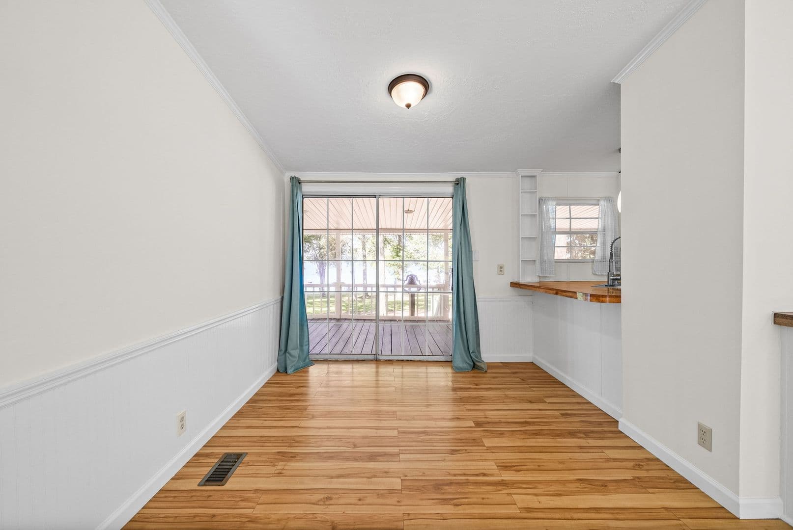 Dover House: 315 Riverview Dr.