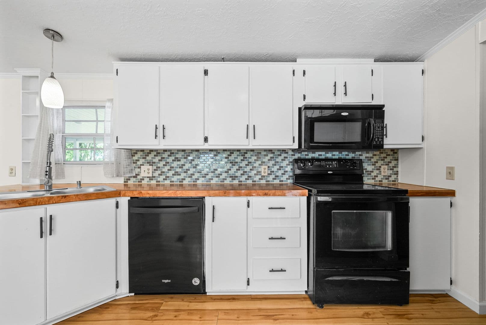 Dover House: 315 Riverview Dr.