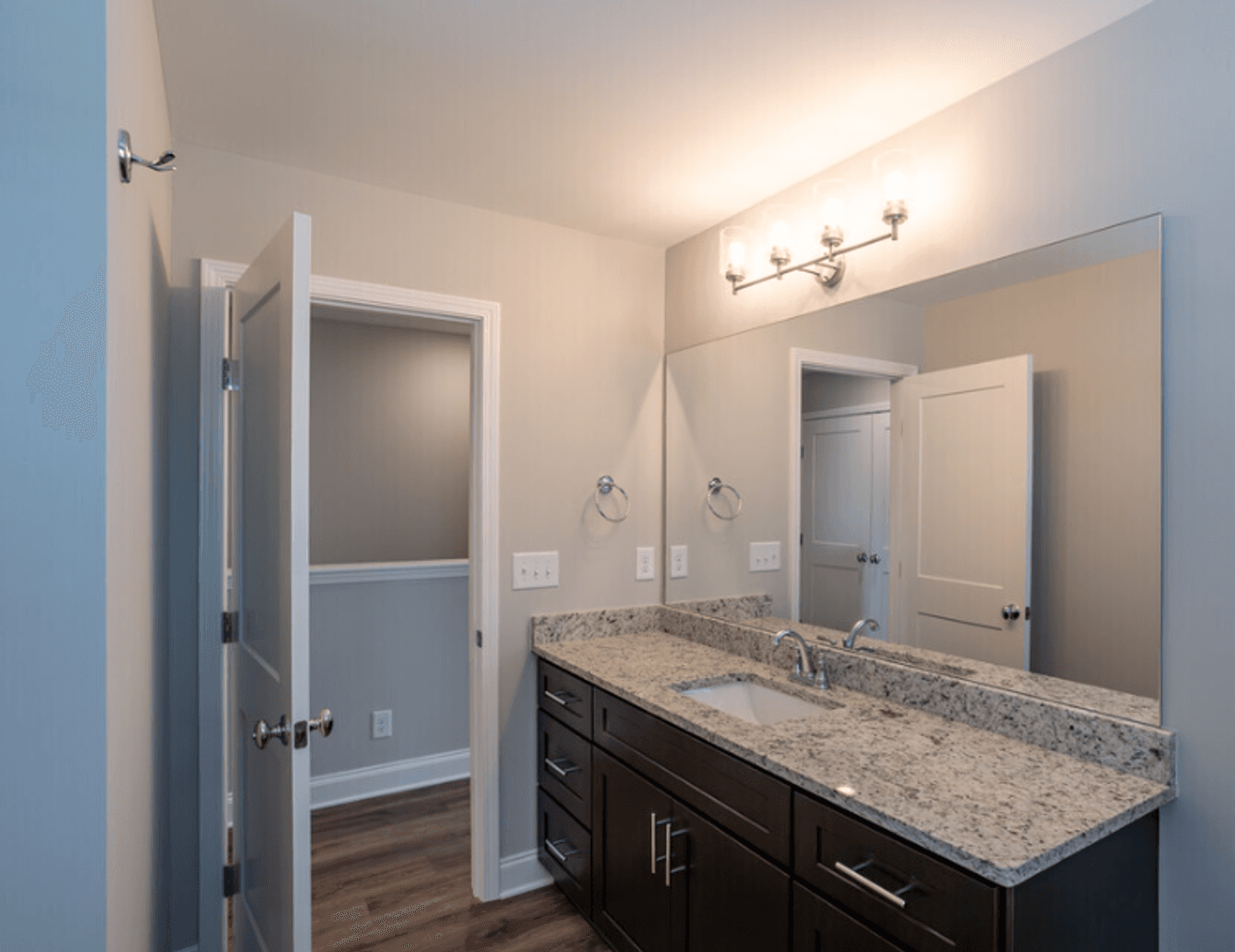 Lebanon Apartment: 521 Melrose St.