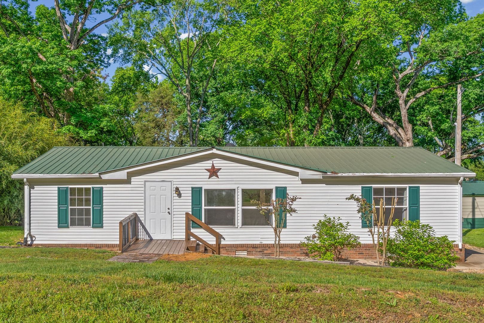 Dover House: 315 Riverview Dr.