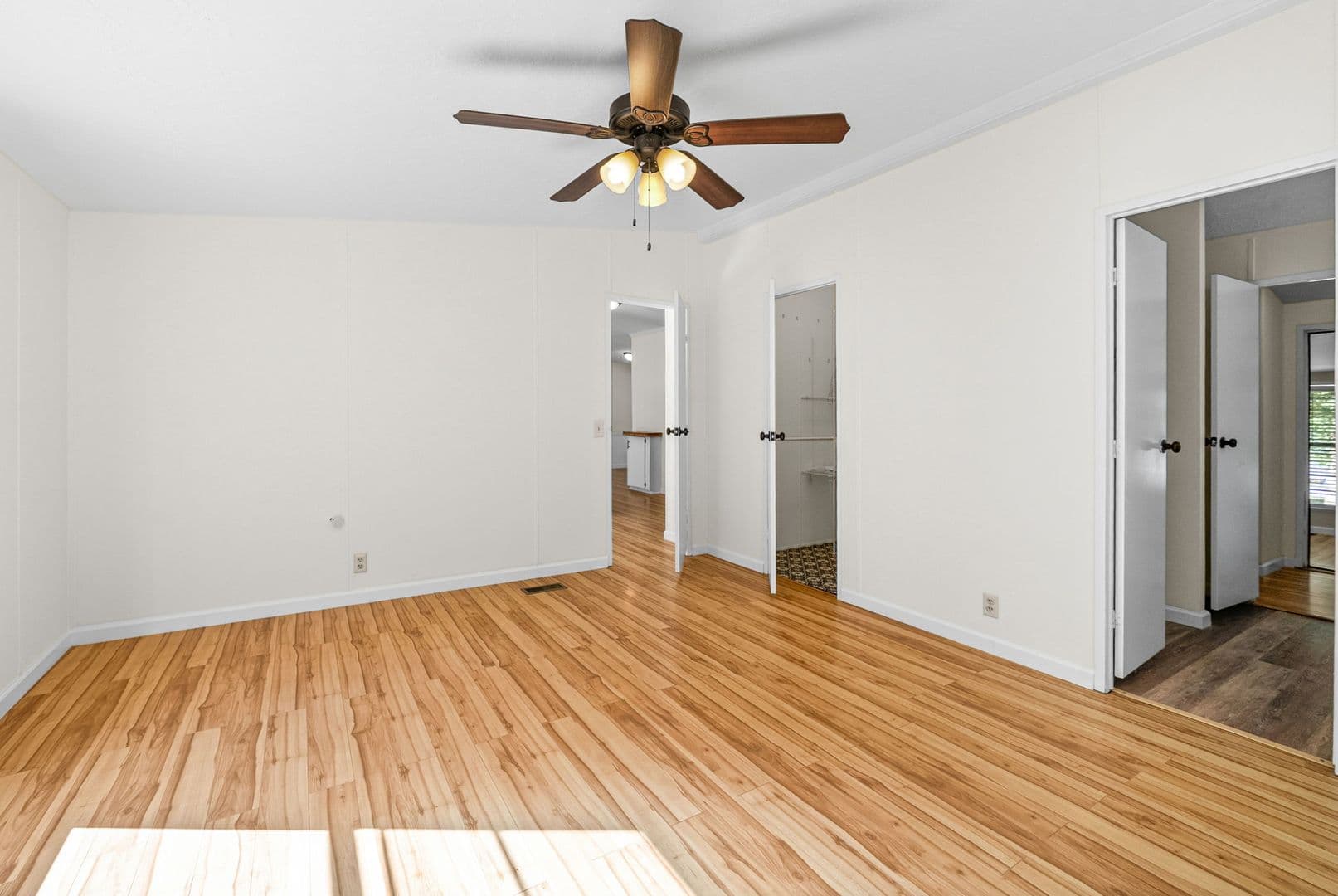 Dover House: 315 Riverview Dr.
