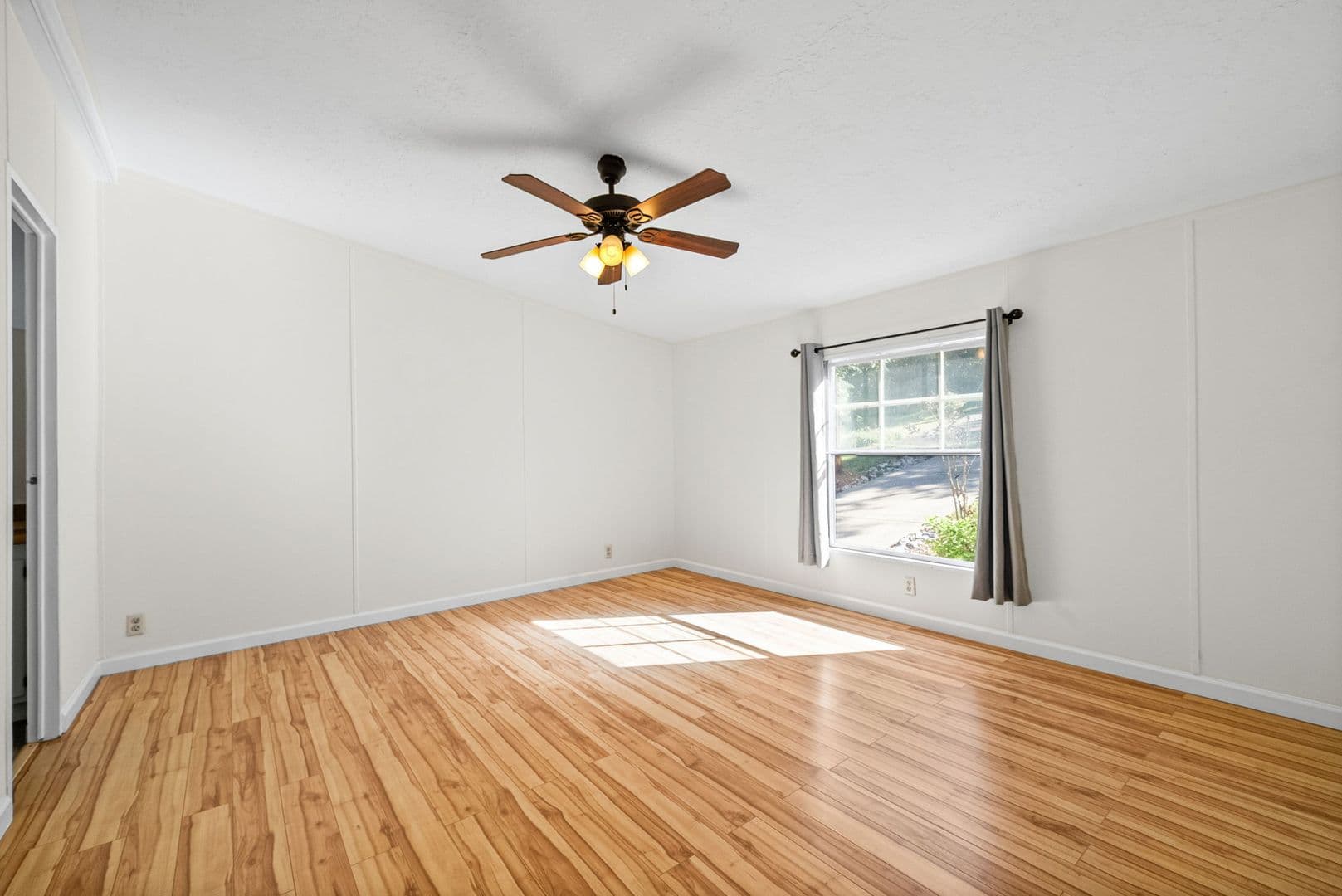 Dover House: 315 Riverview Dr.